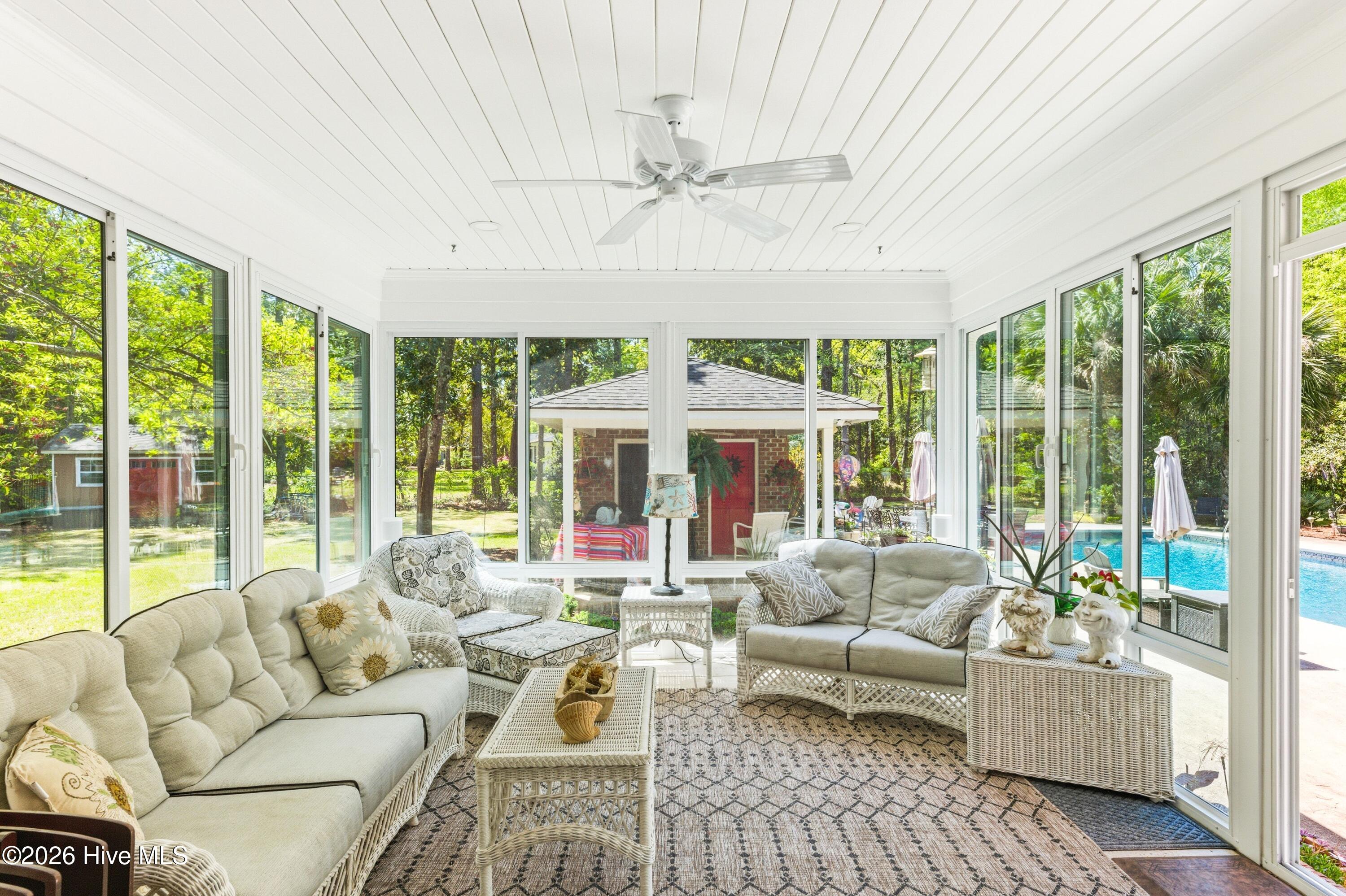 100566267 | Photo 21