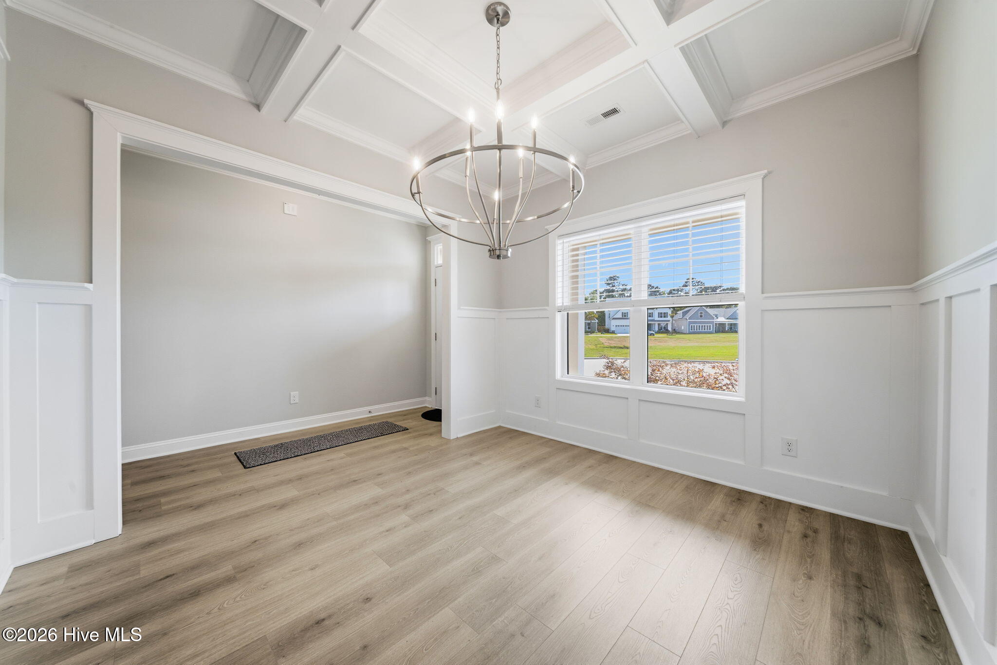 100567561 | Photo 12