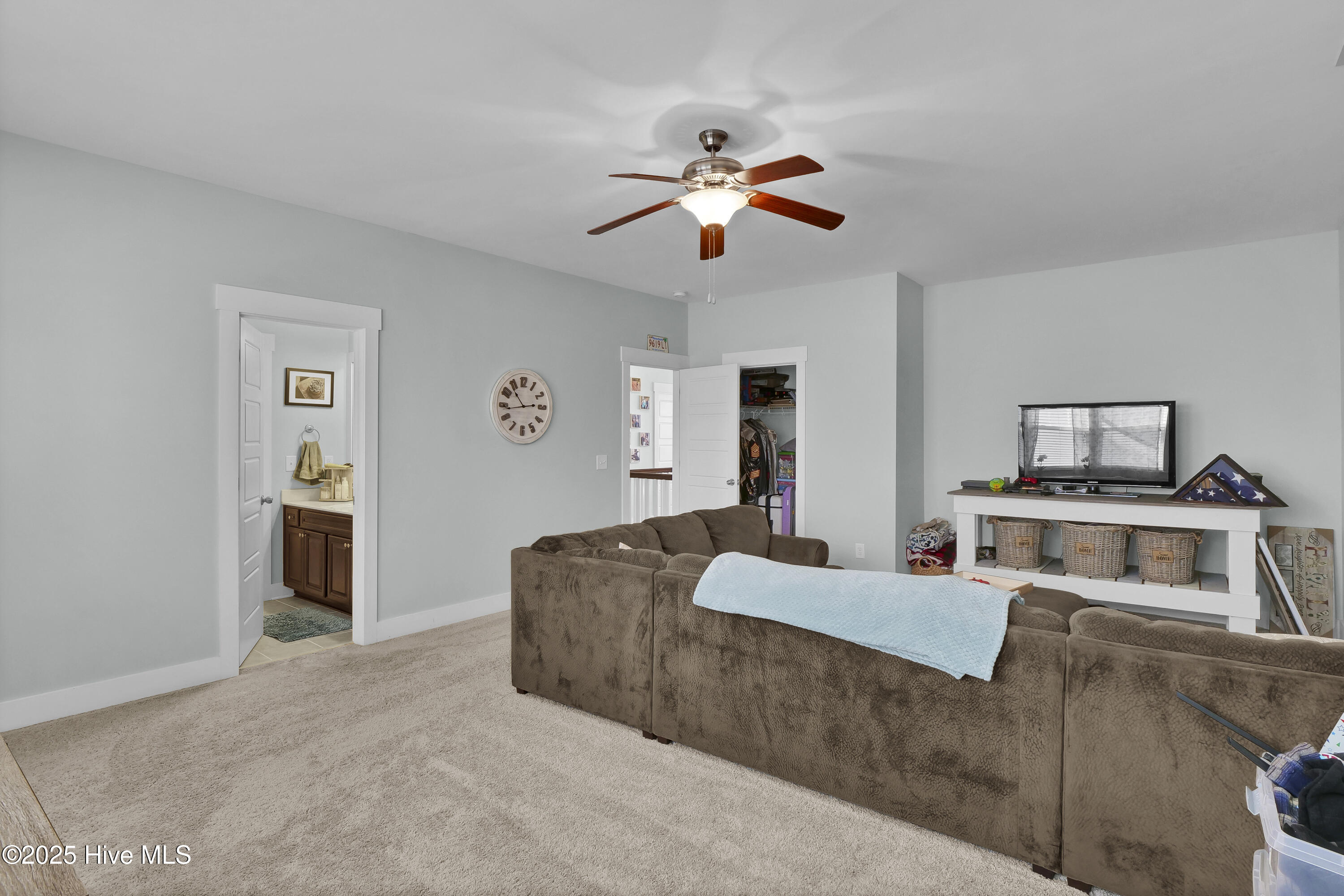 100538990 | Photo 18