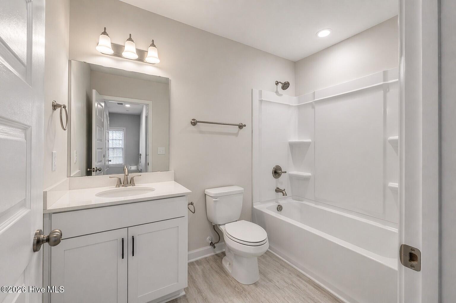 100568500 | Photo 42