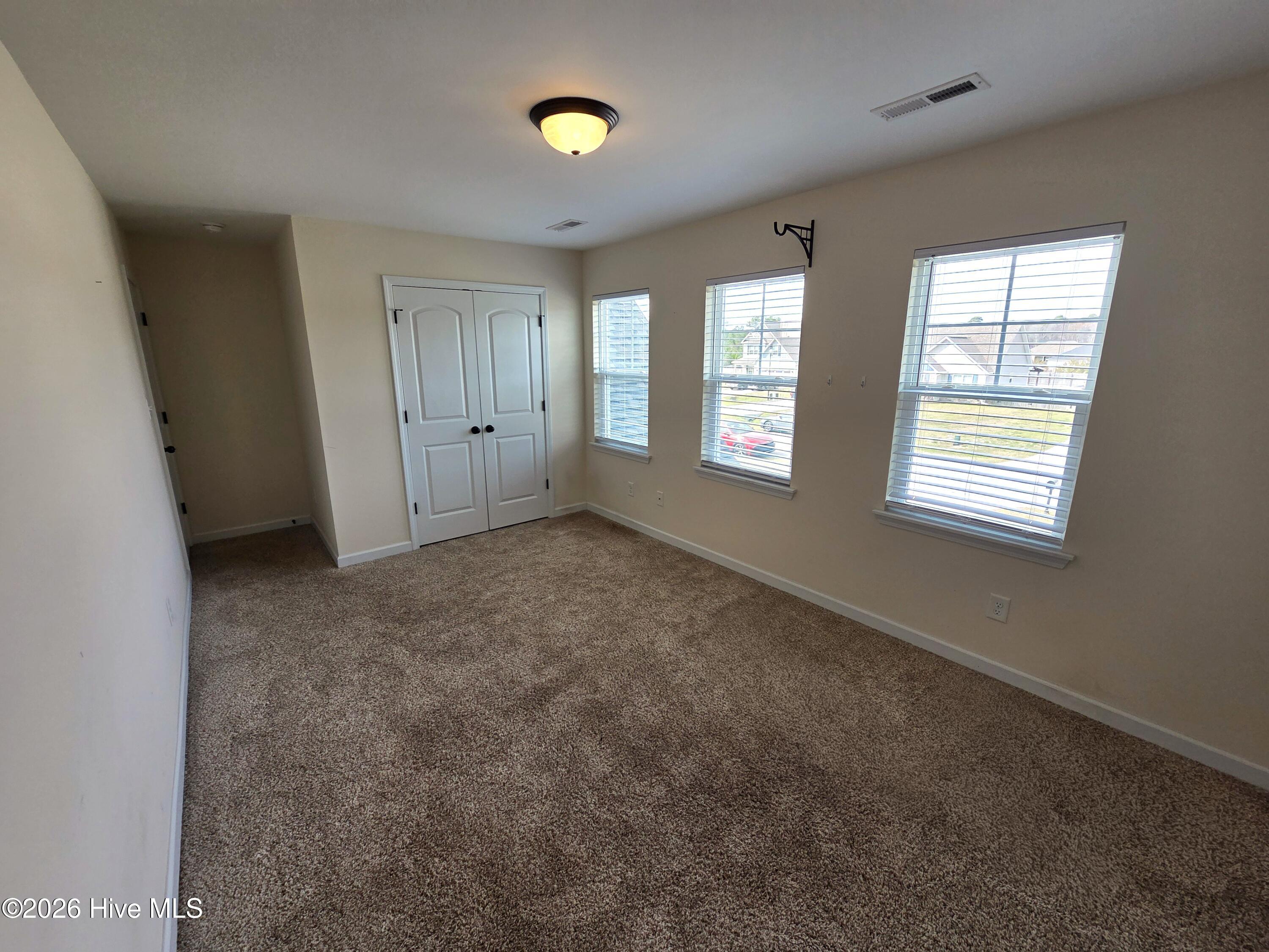 100527843 | Photo 57