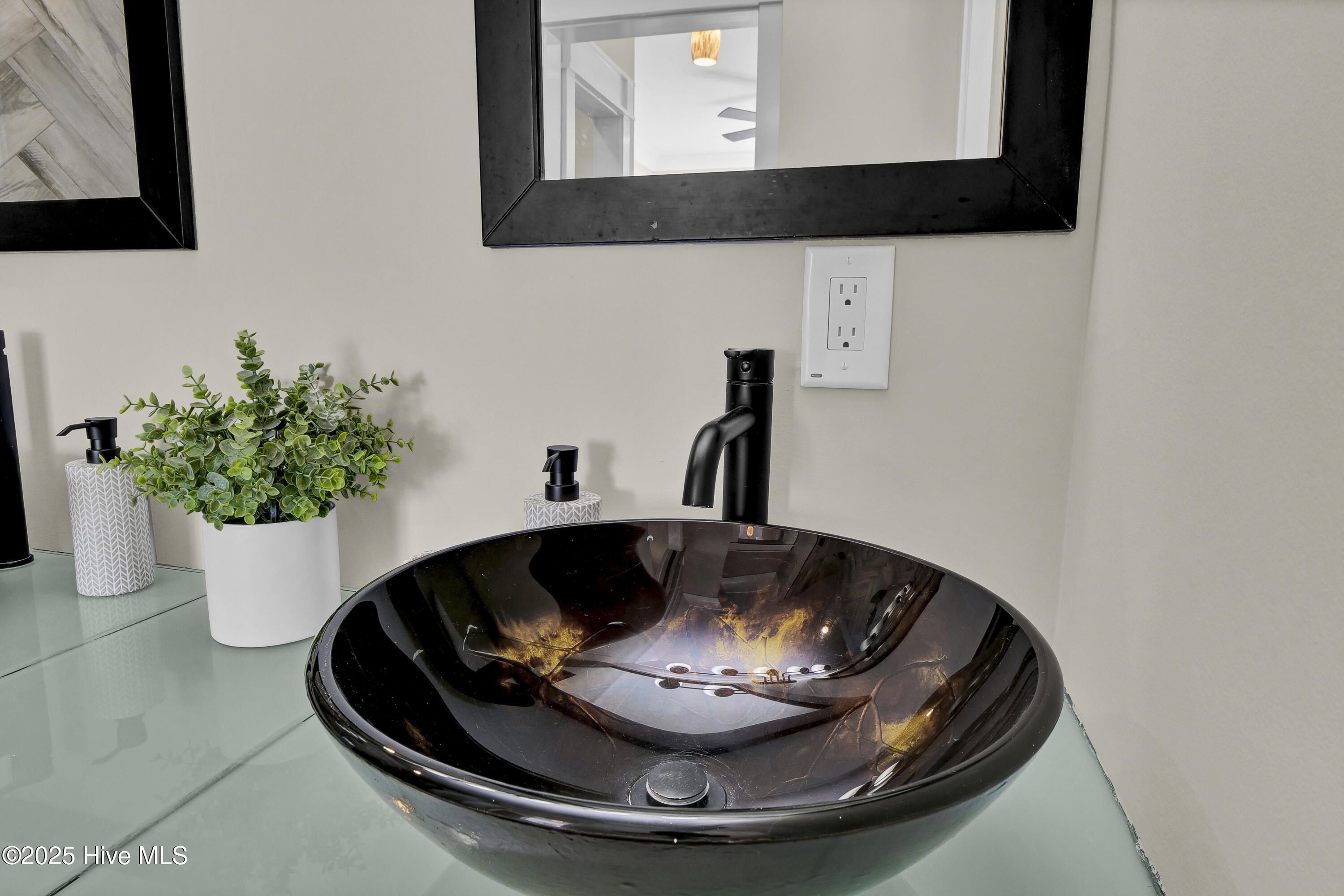 100543040 | Photo 28