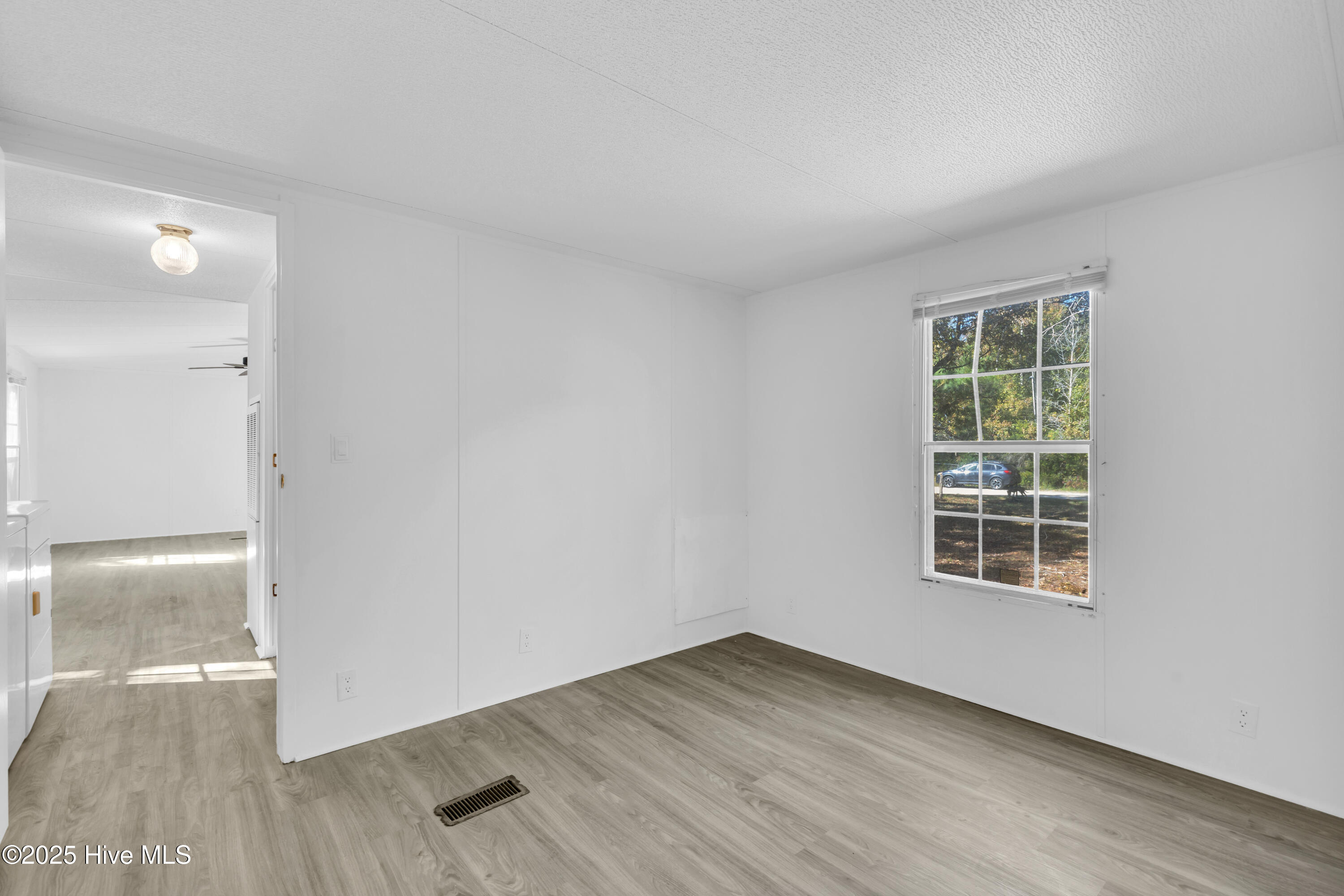 100539663 | Photo 23