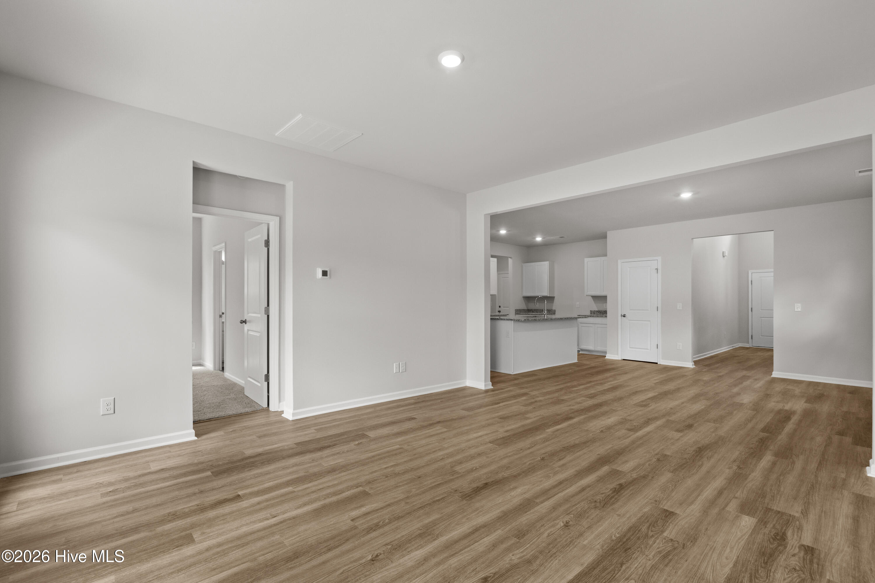 100554673 | Photo 14