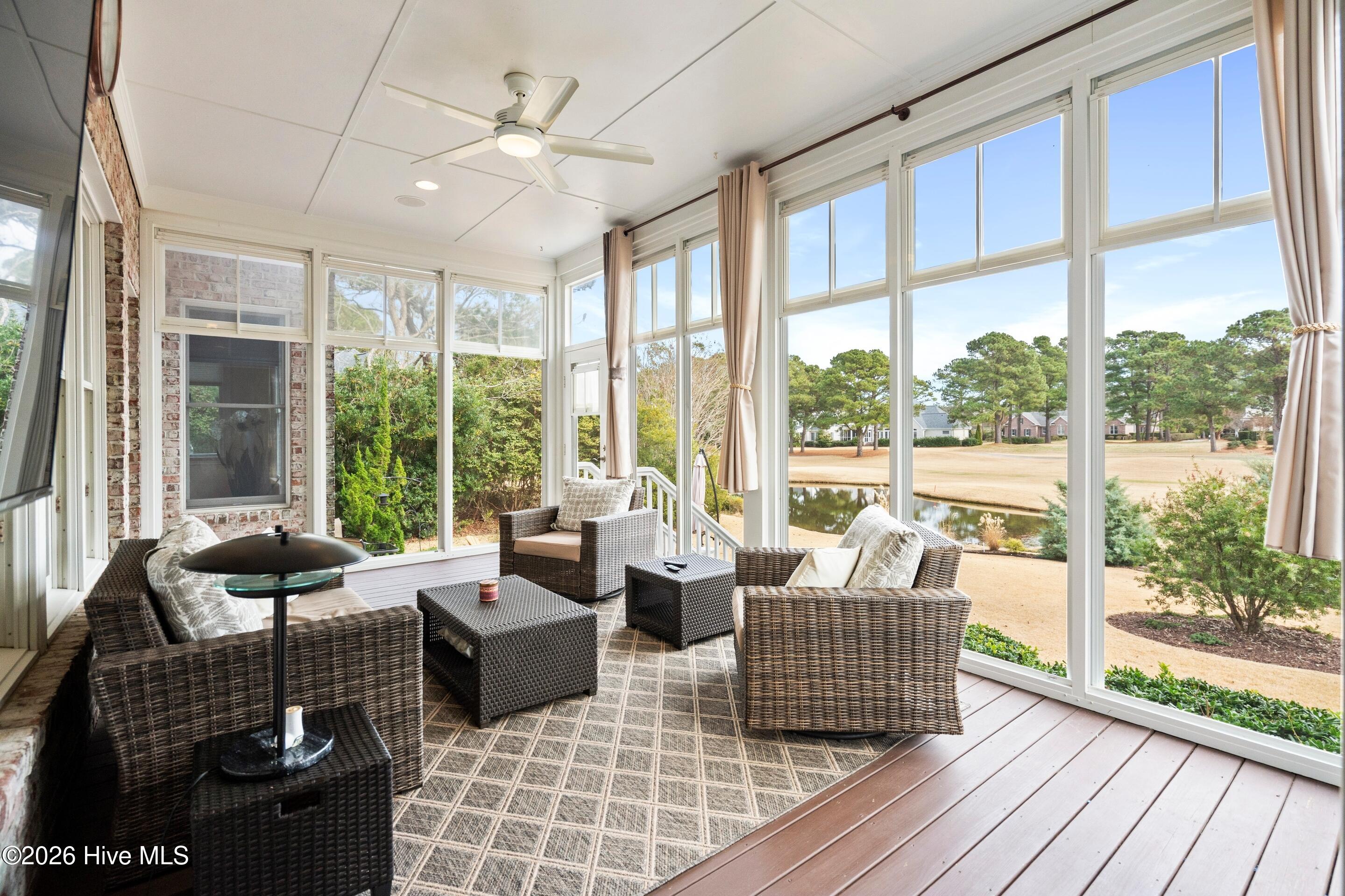 100548933 | Photo 37