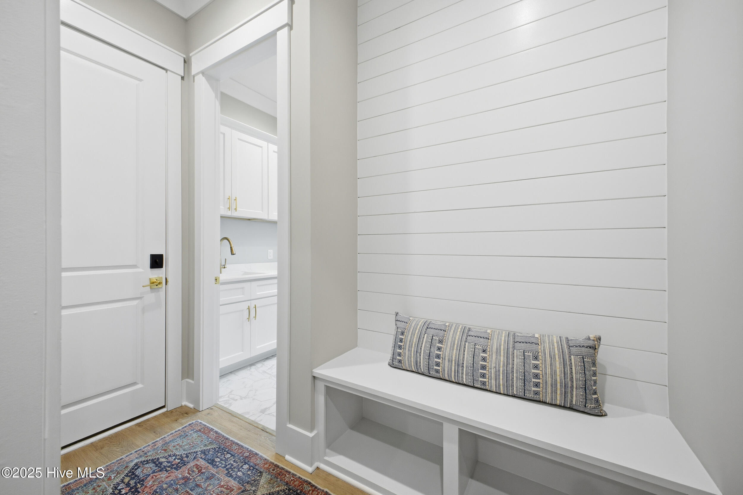 100540842 | Photo 56