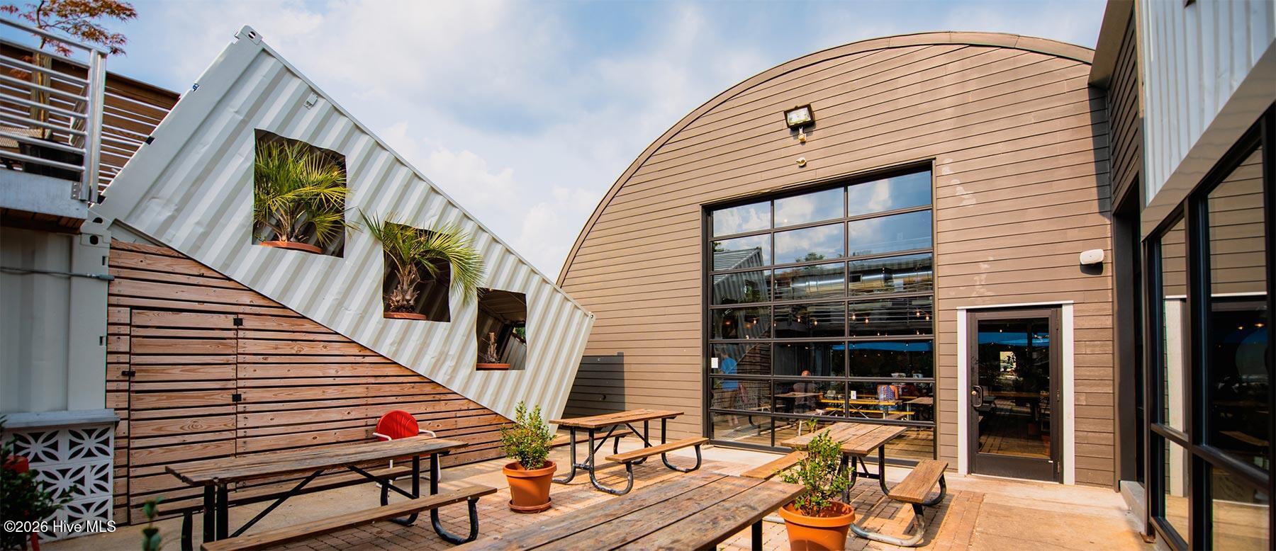 100568086 | Photo 51