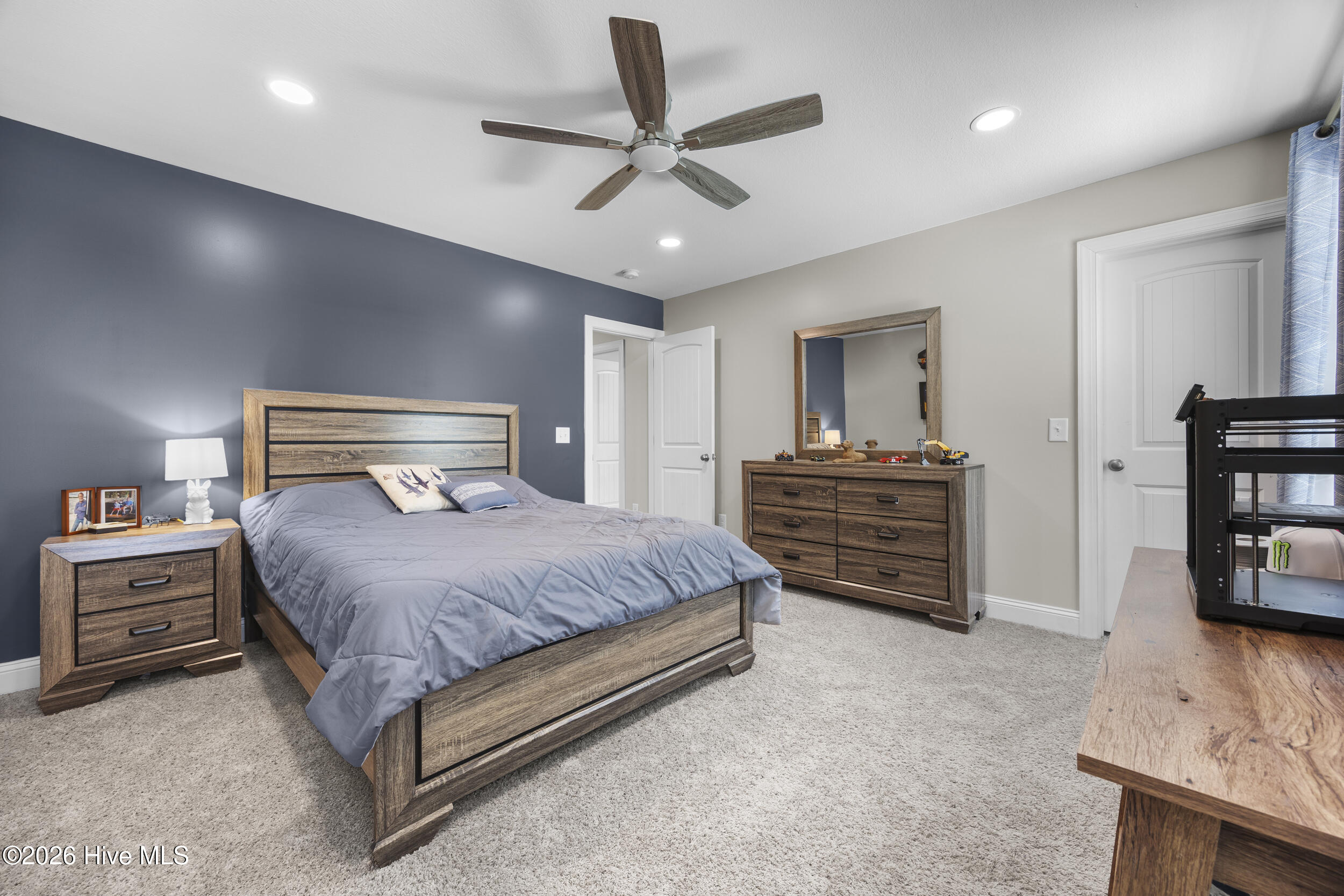 100565893 | Photo 35