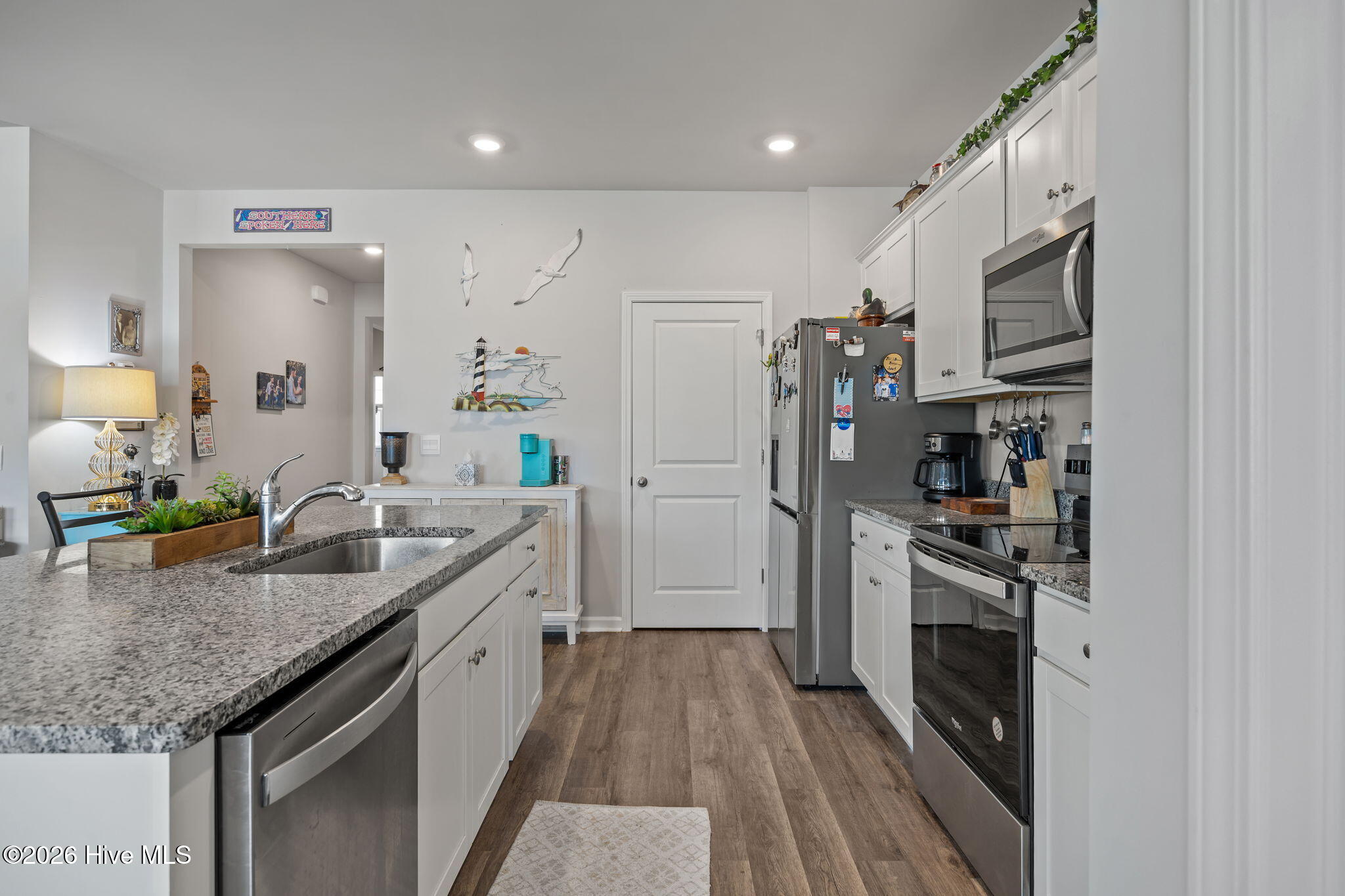 100567889 | Photo 11