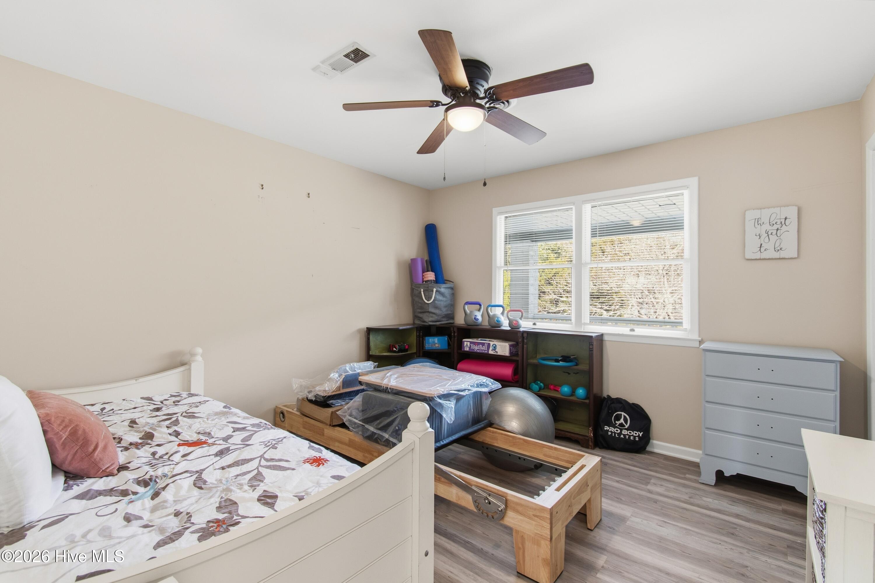 100549205 | Photo 34