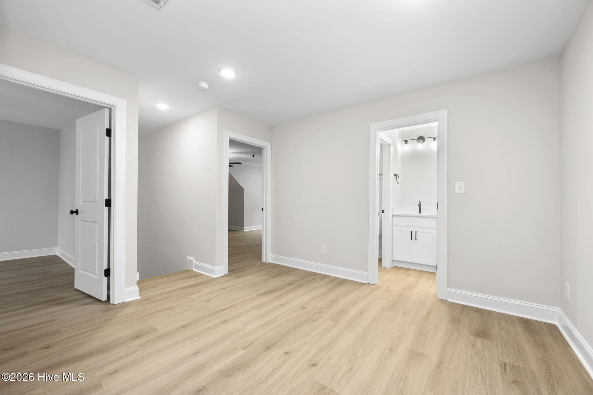 100516022 | Photo 60