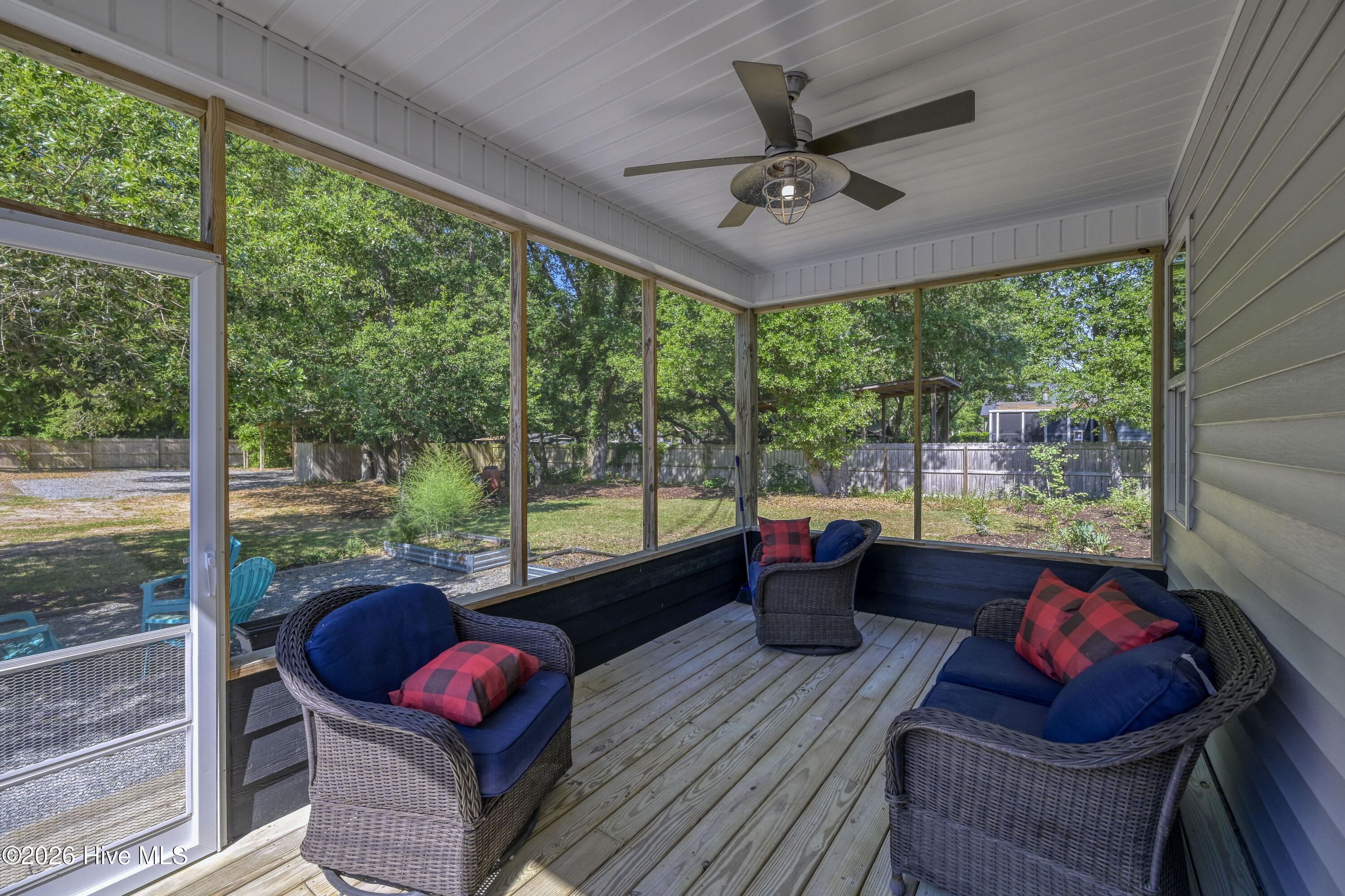 100569284 | Photo 41