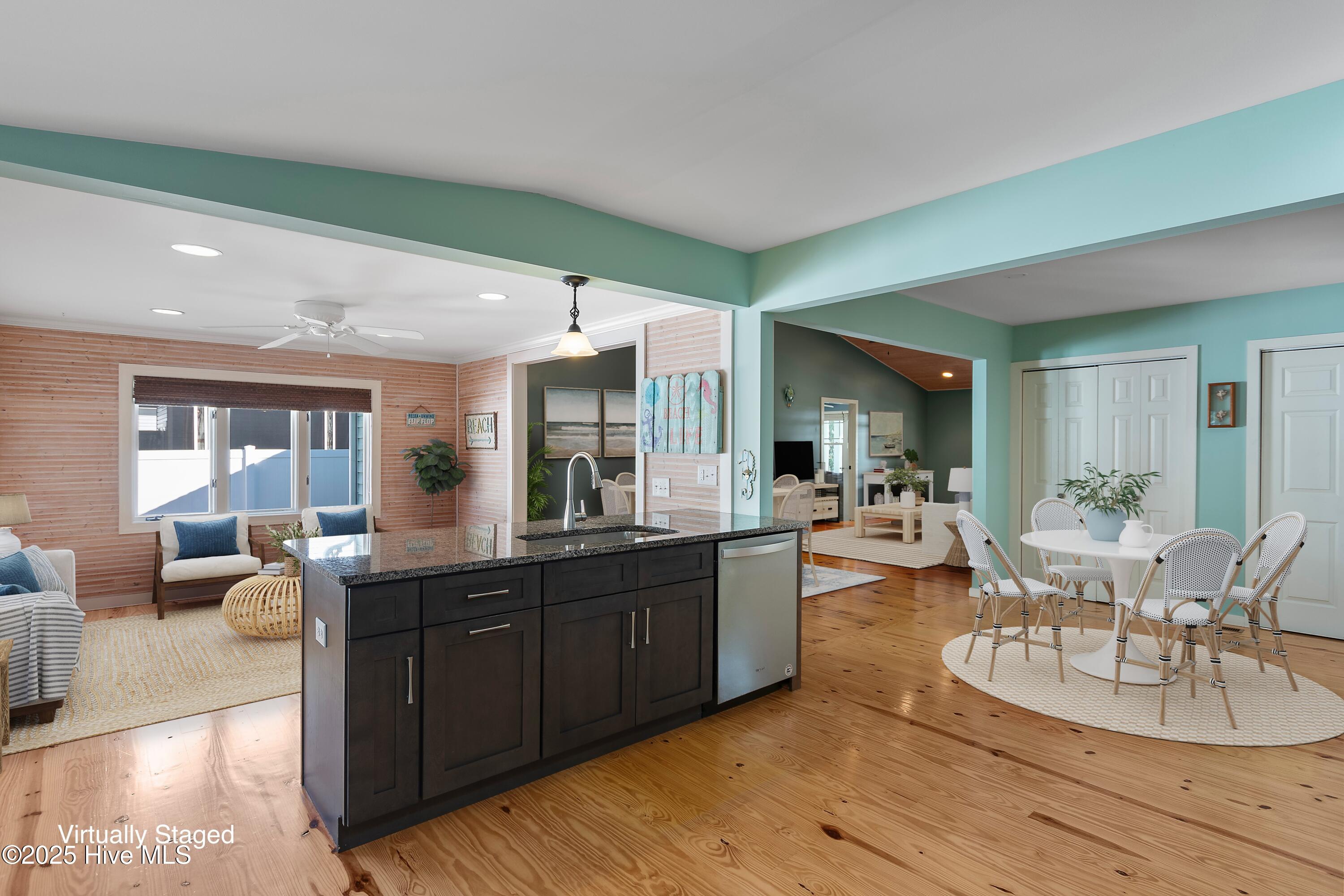 100537849 | Photo 19