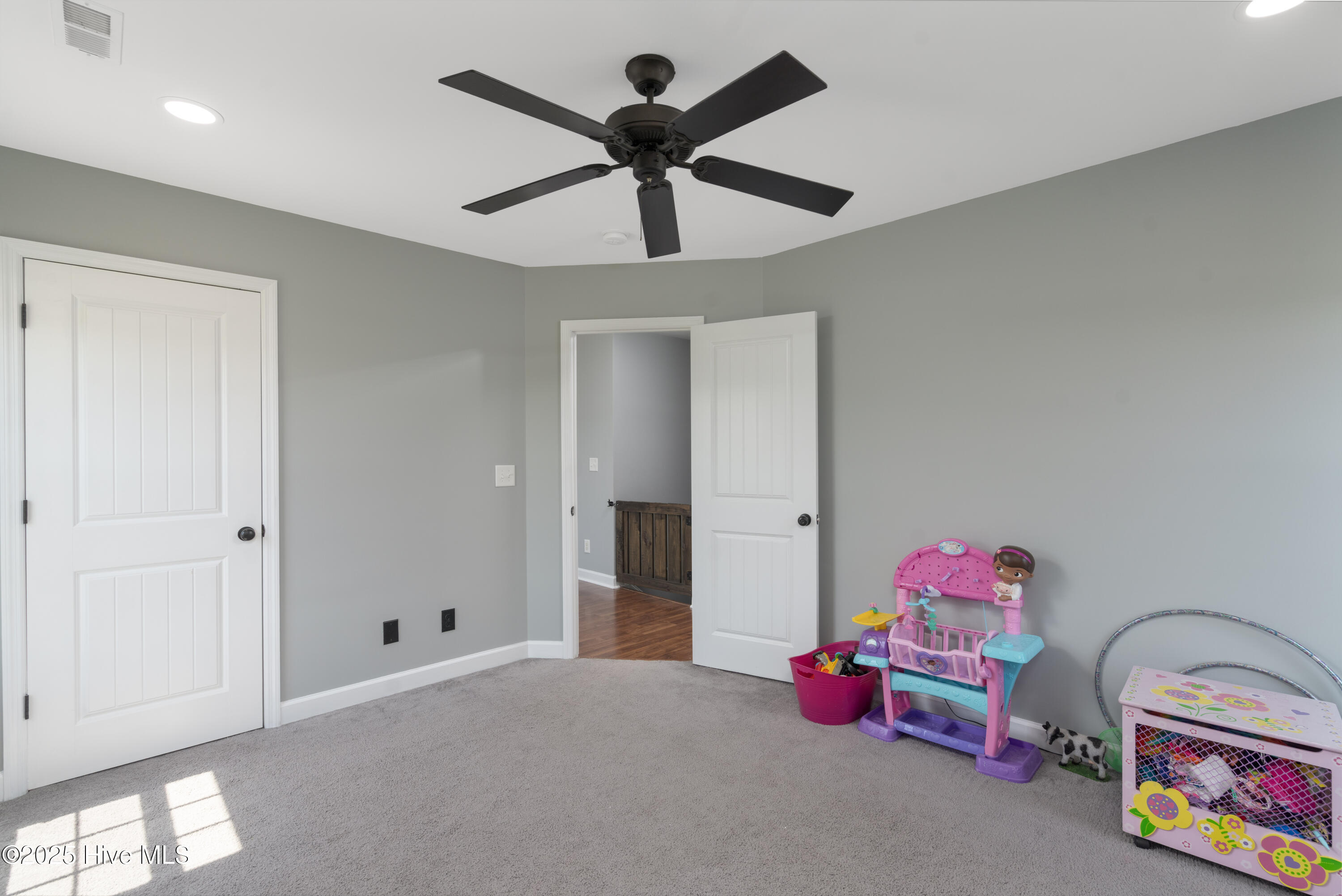 100495795 | Photo 15