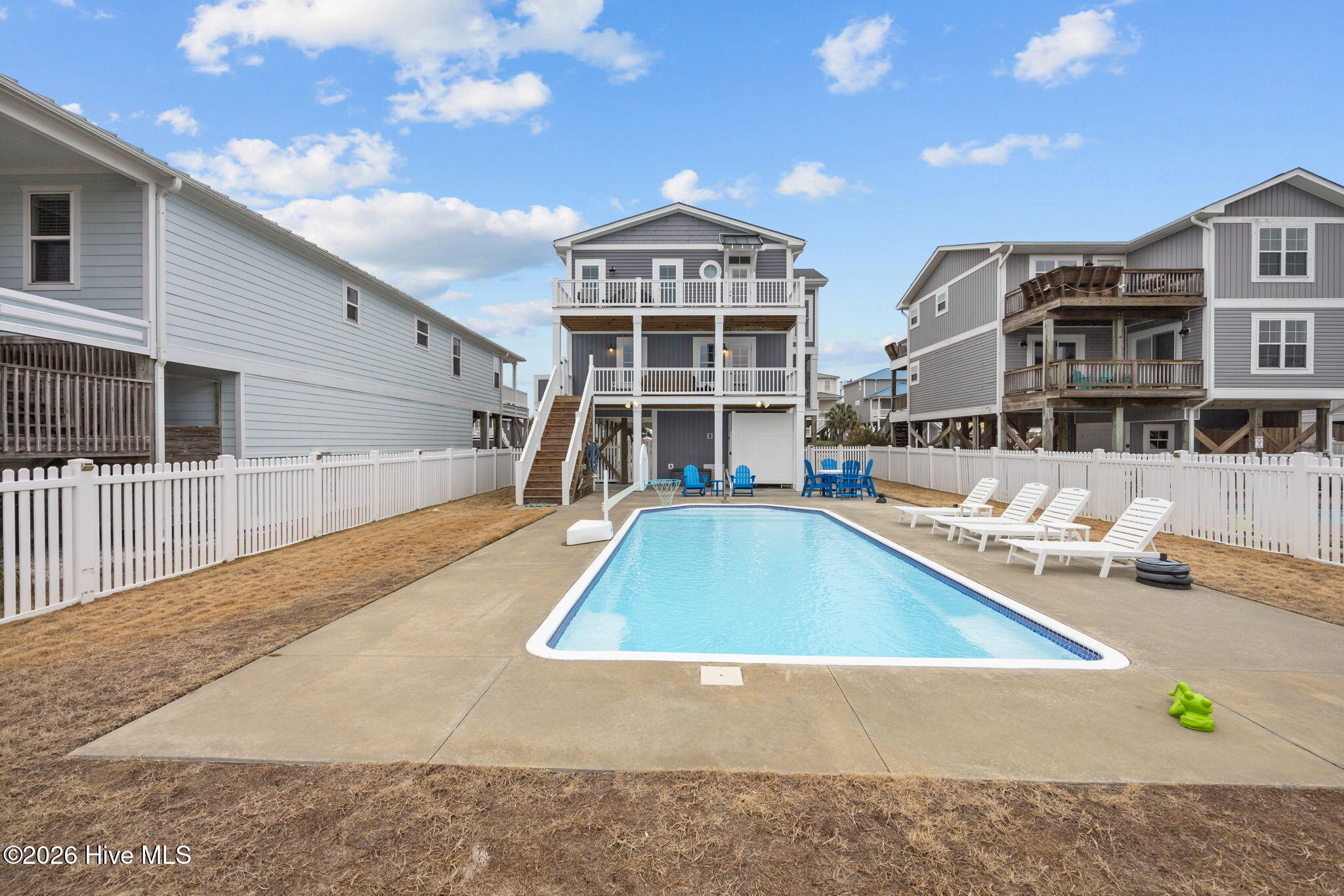 100553303 | Photo 48