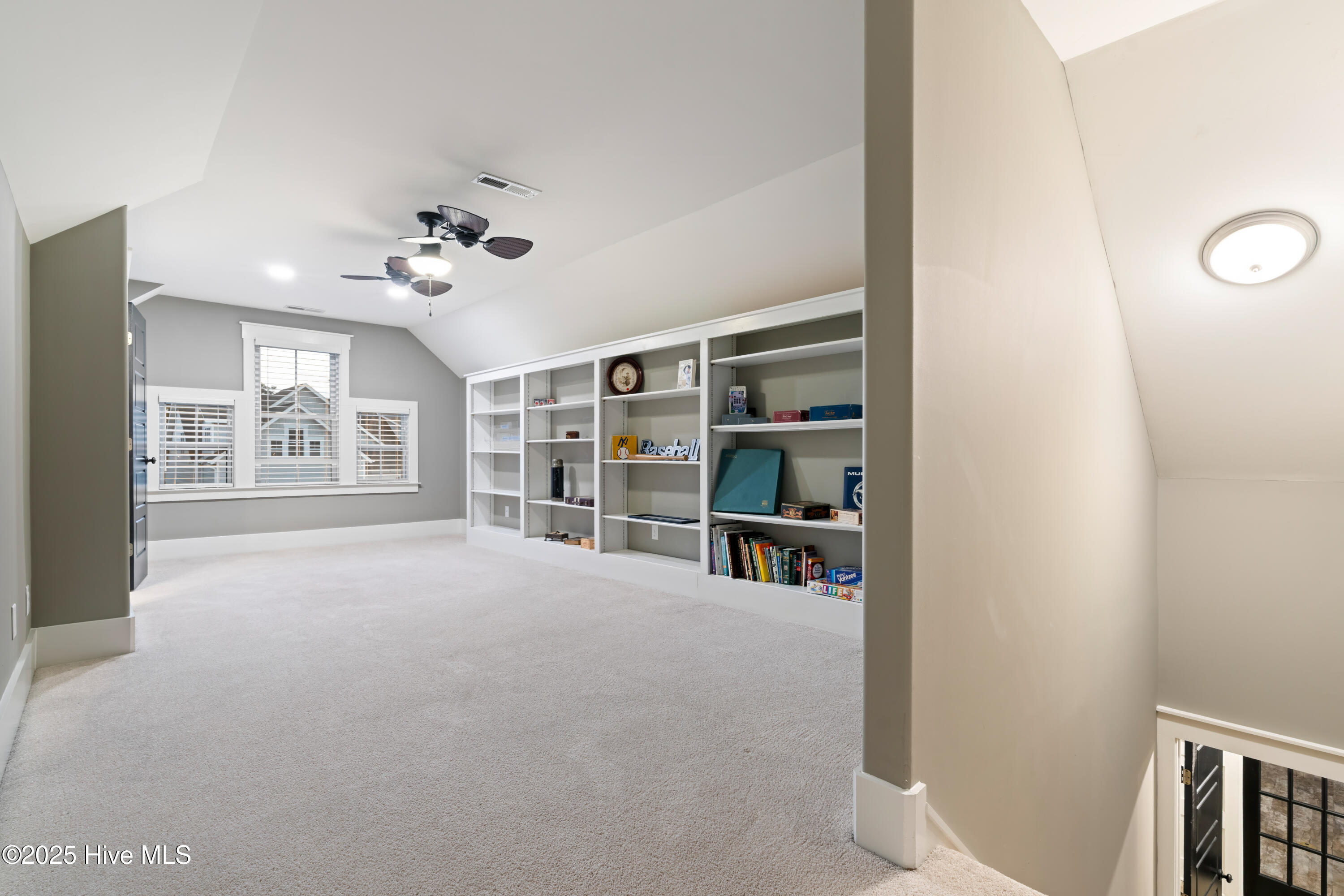 100543866 | Photo 61