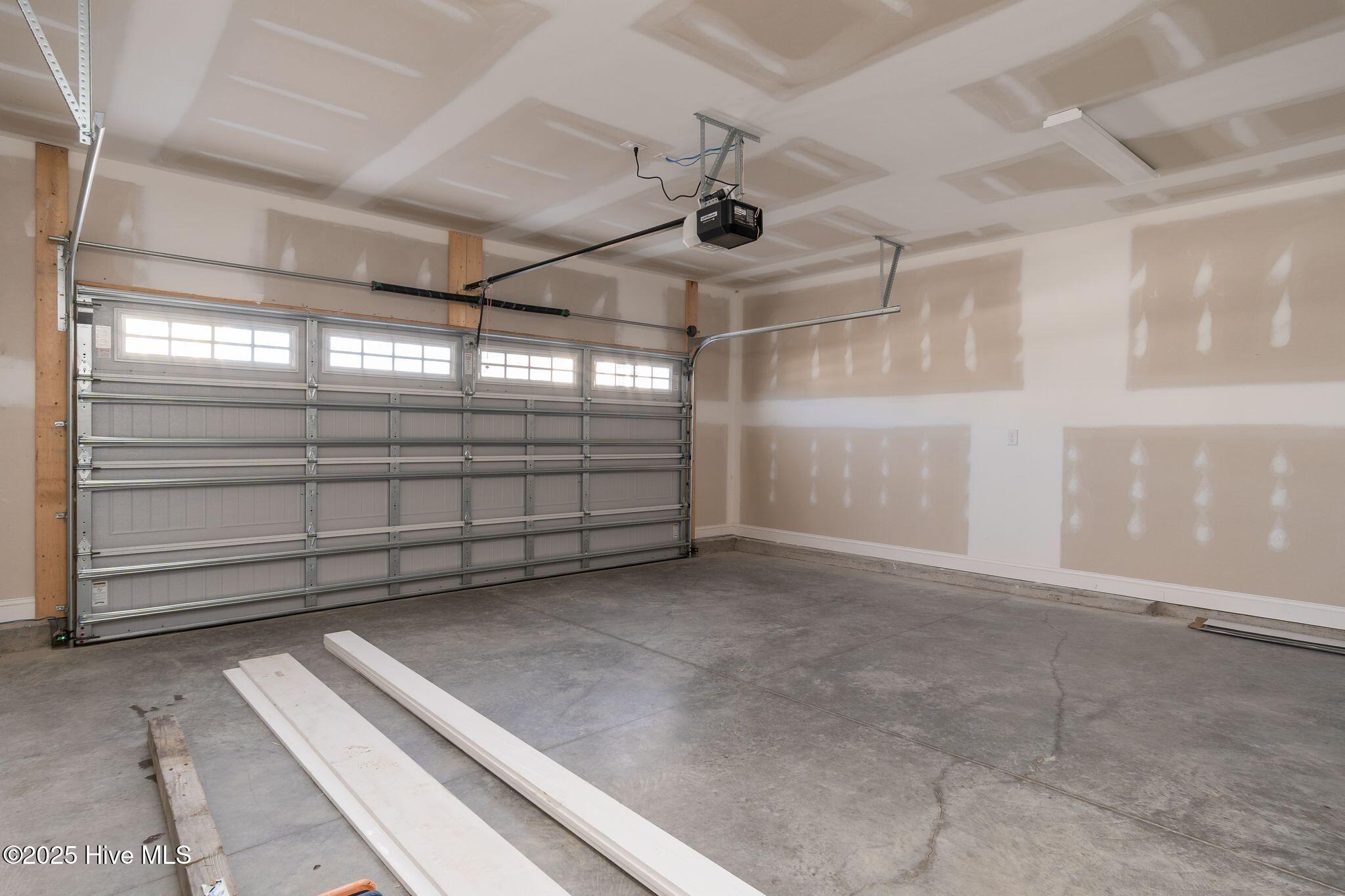 100531005 | Photo 24