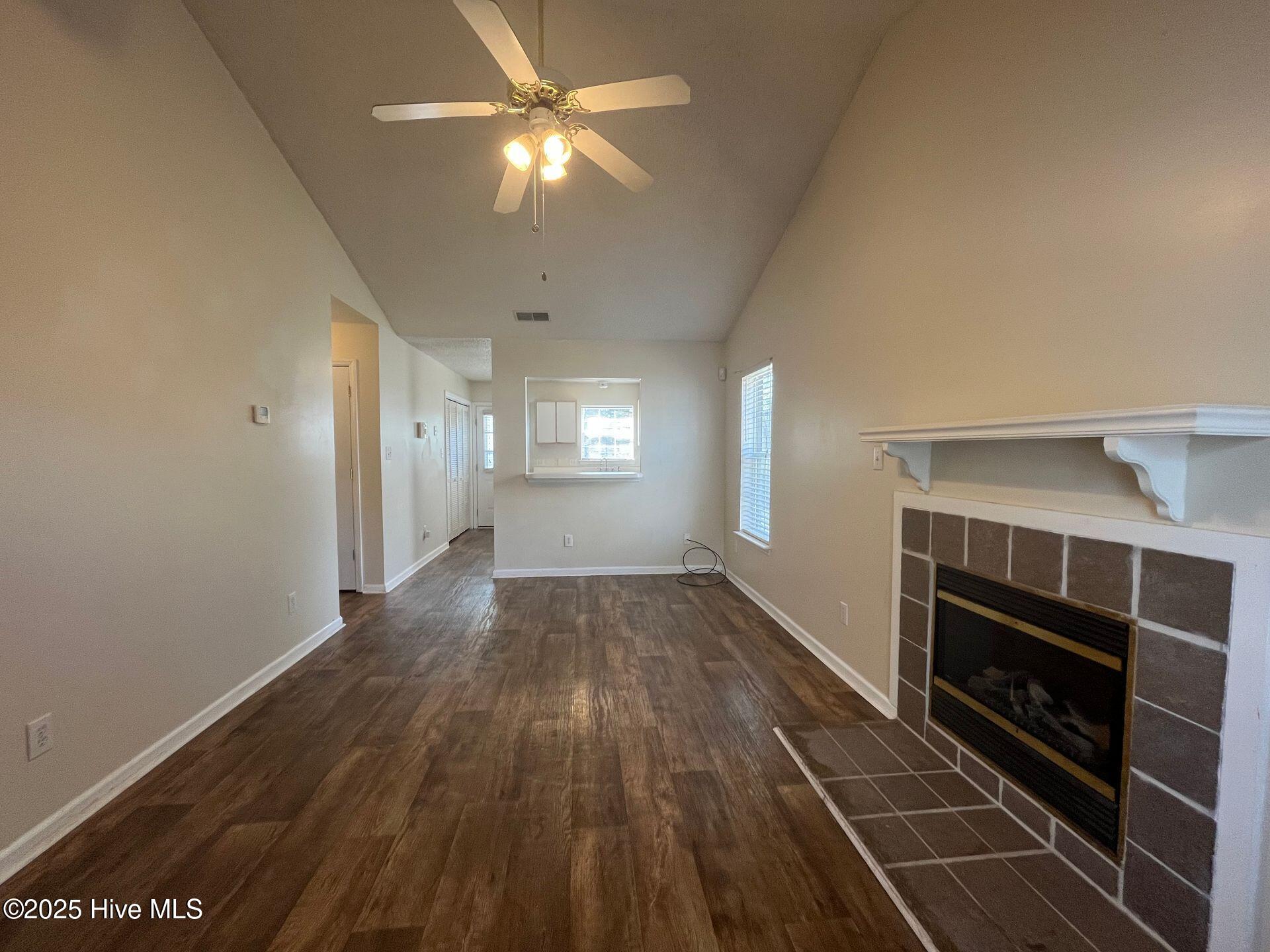 100569102 | Photo 10