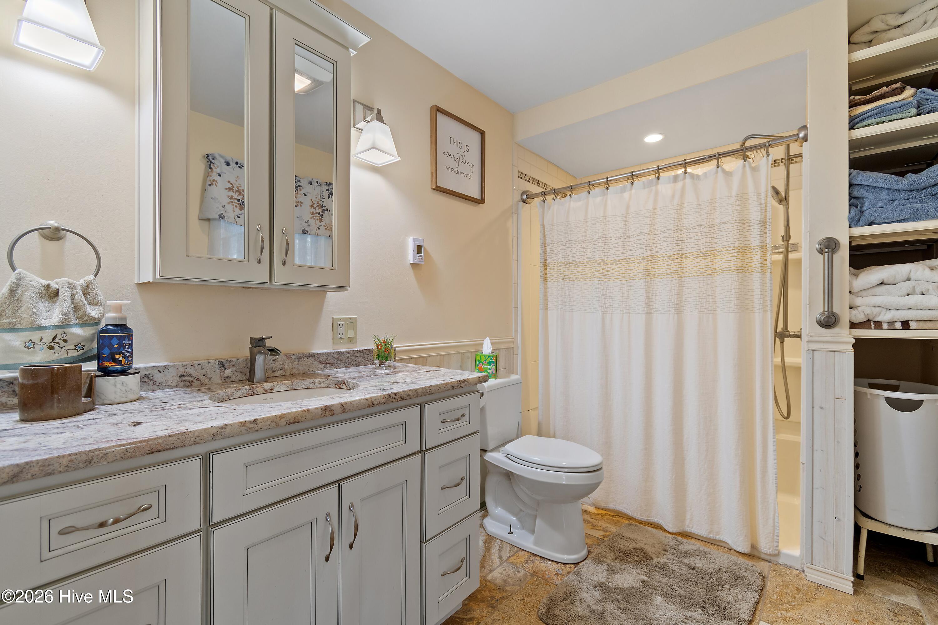 100564925 | Photo 19