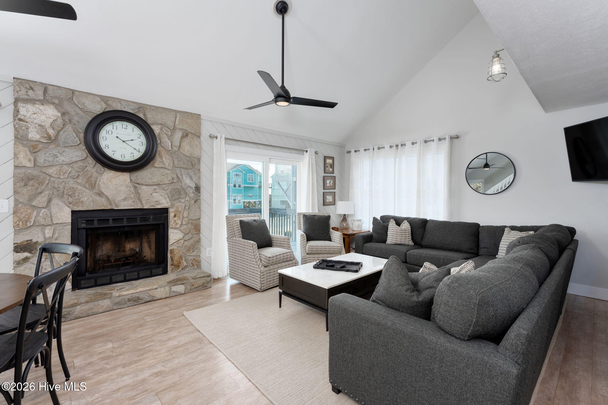 100552725 | Photo 14