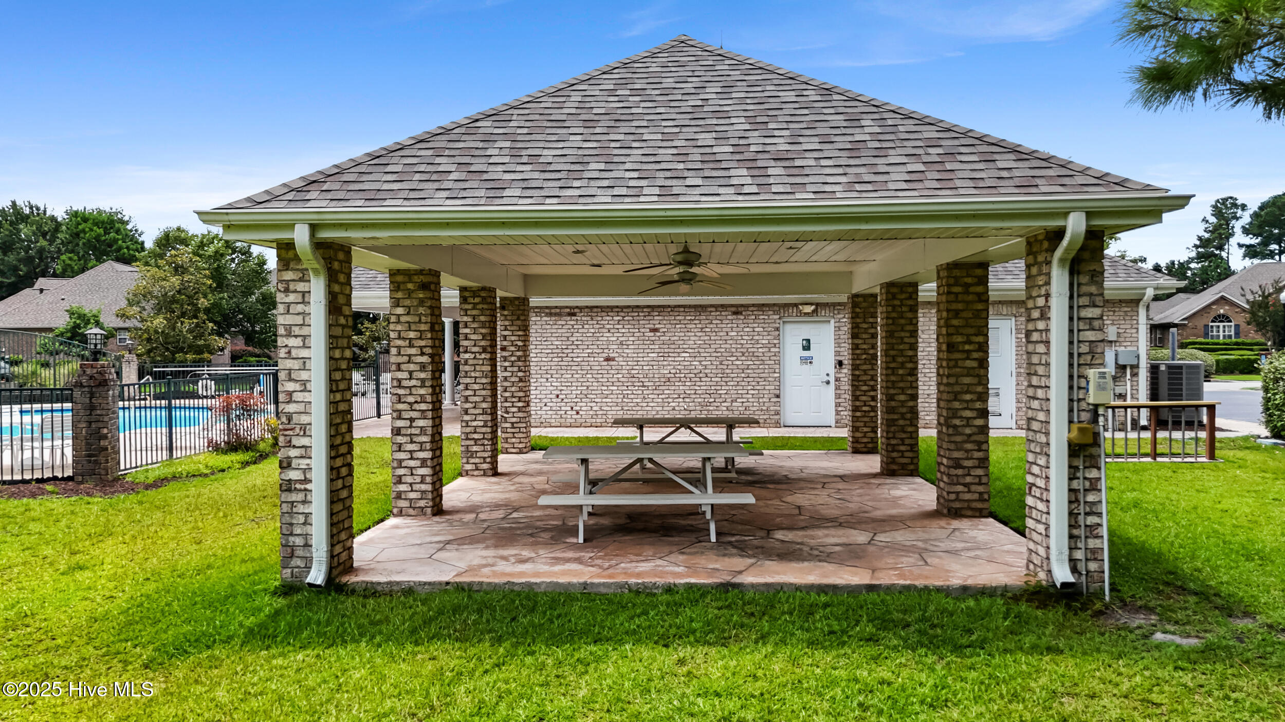 100536932 | Photo 25