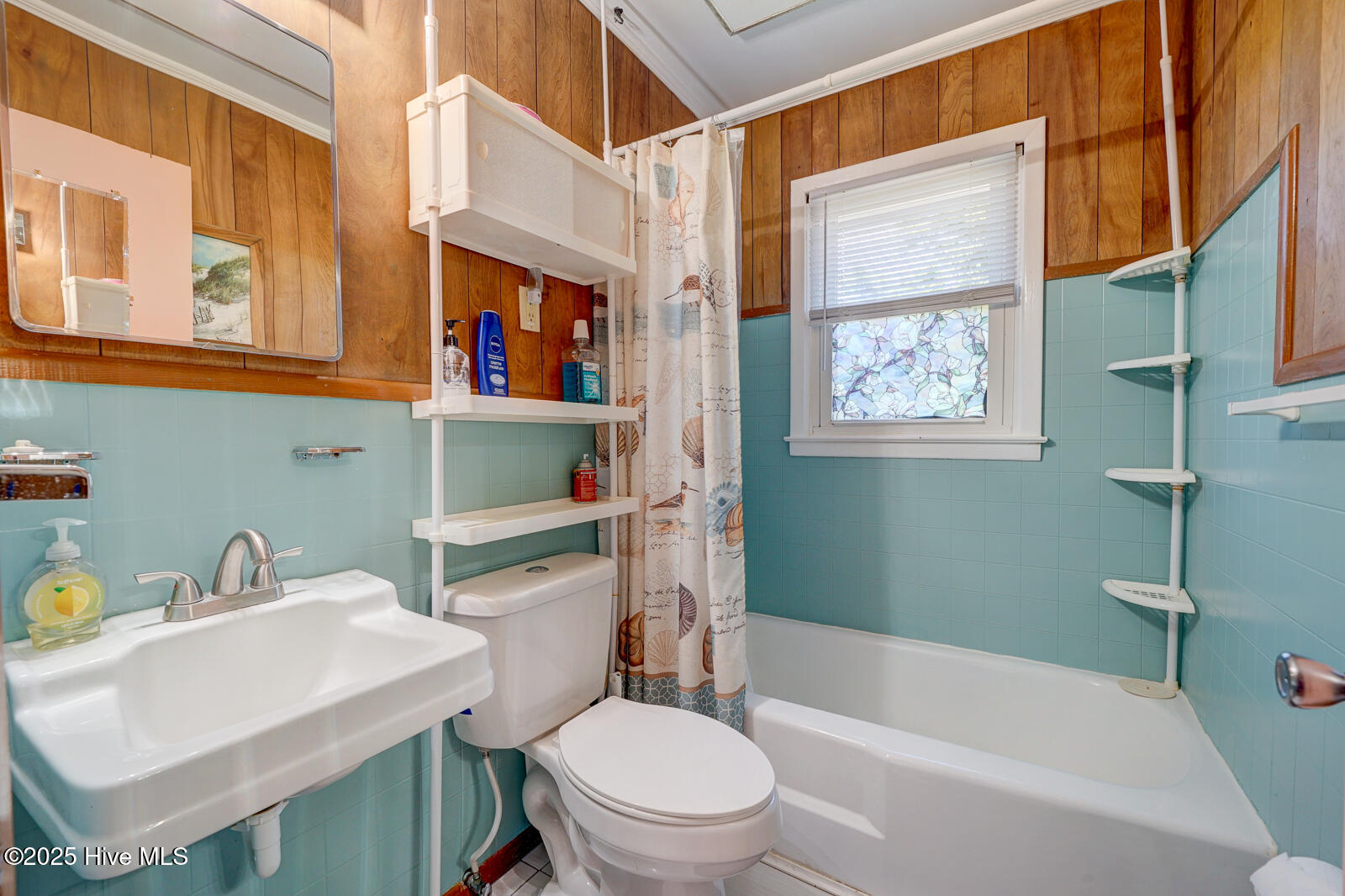 100519598 | Photo 16