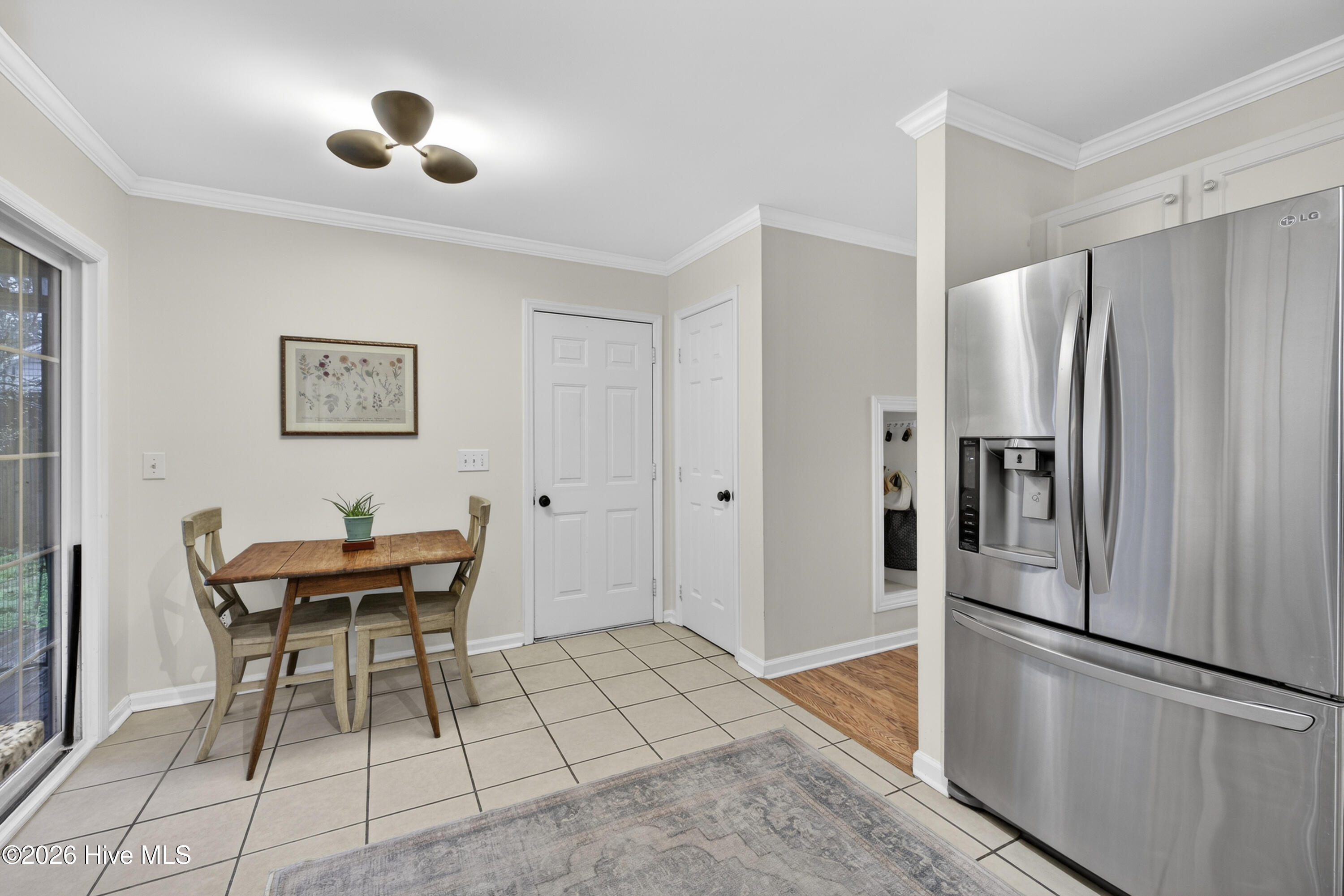 100558180 | Photo 16