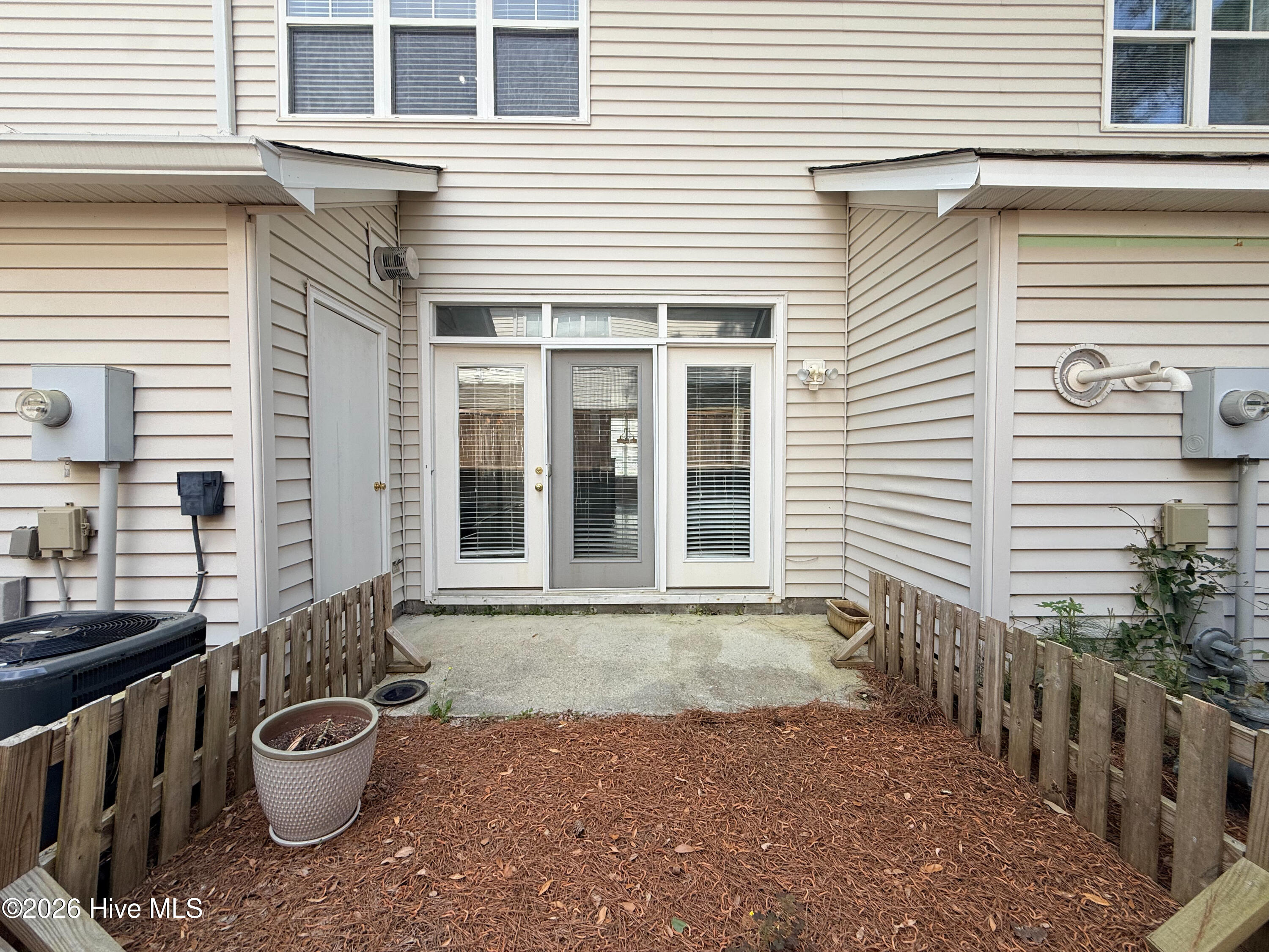 100565370 | Photo 46