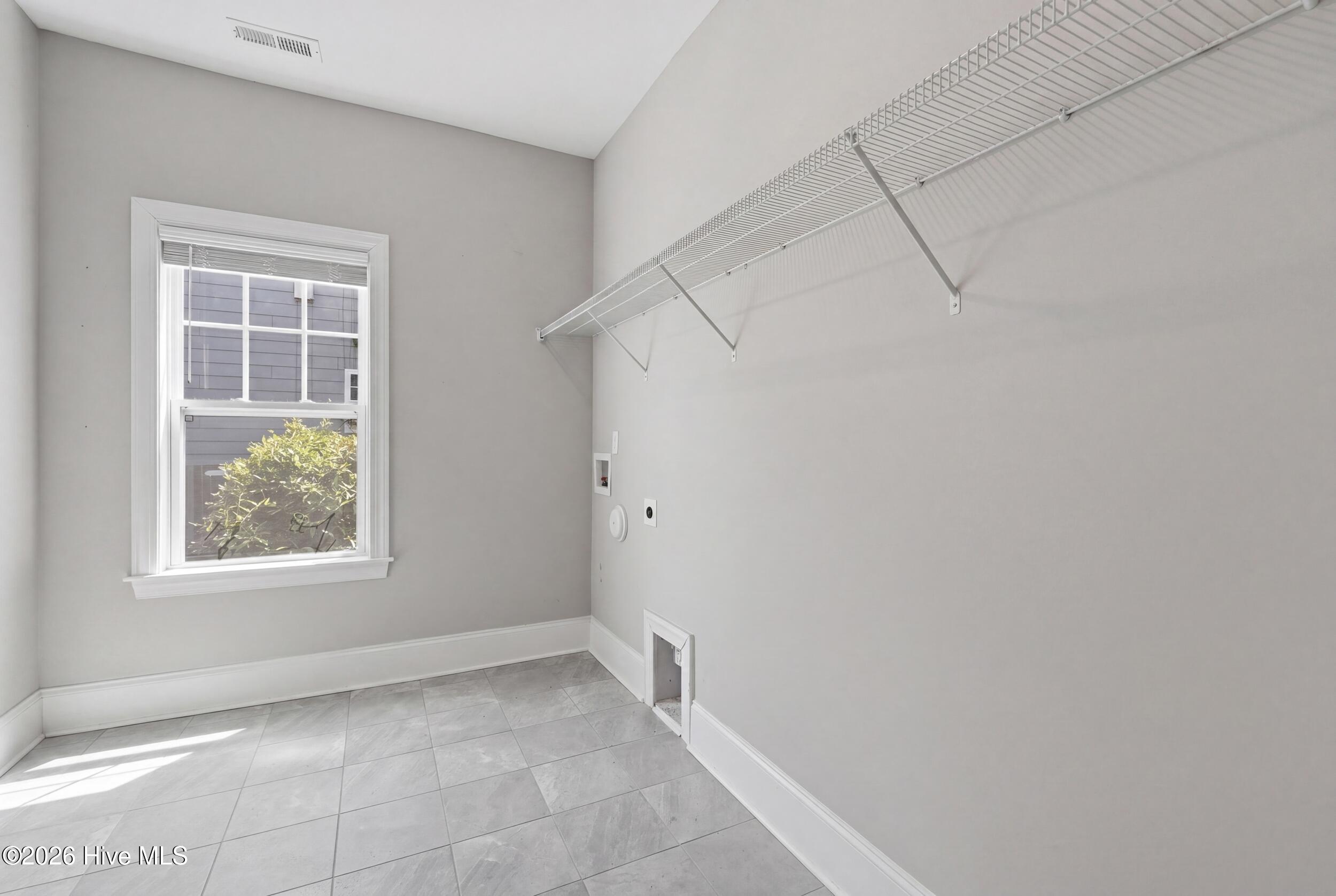 100570242 | Photo 16