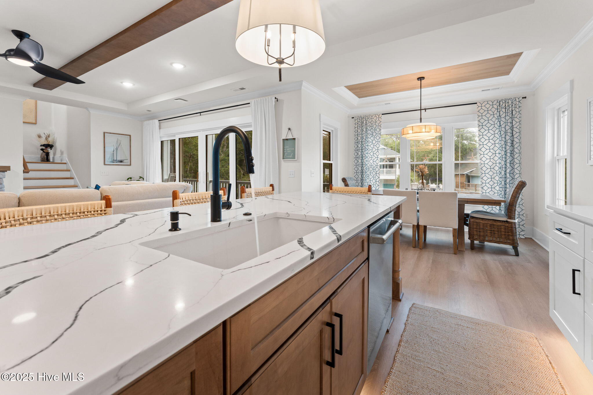 100559638 | Photo 36