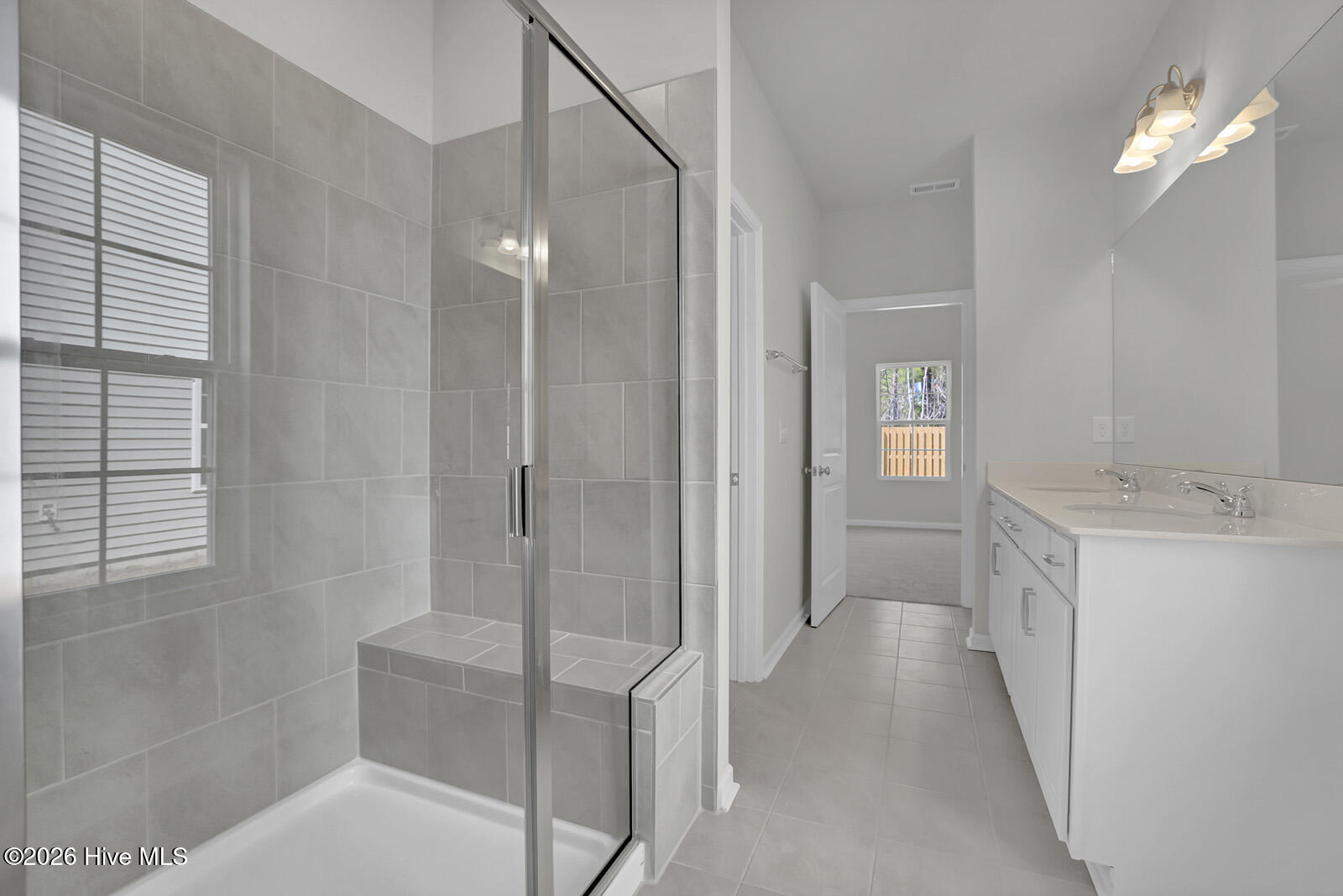 100551087 | Photo 12