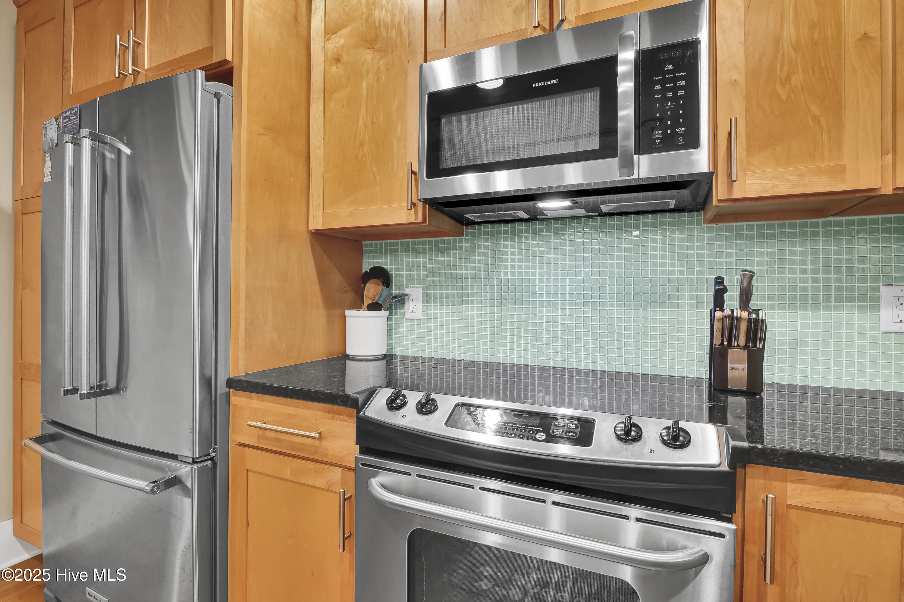 100525301 | Photo 30