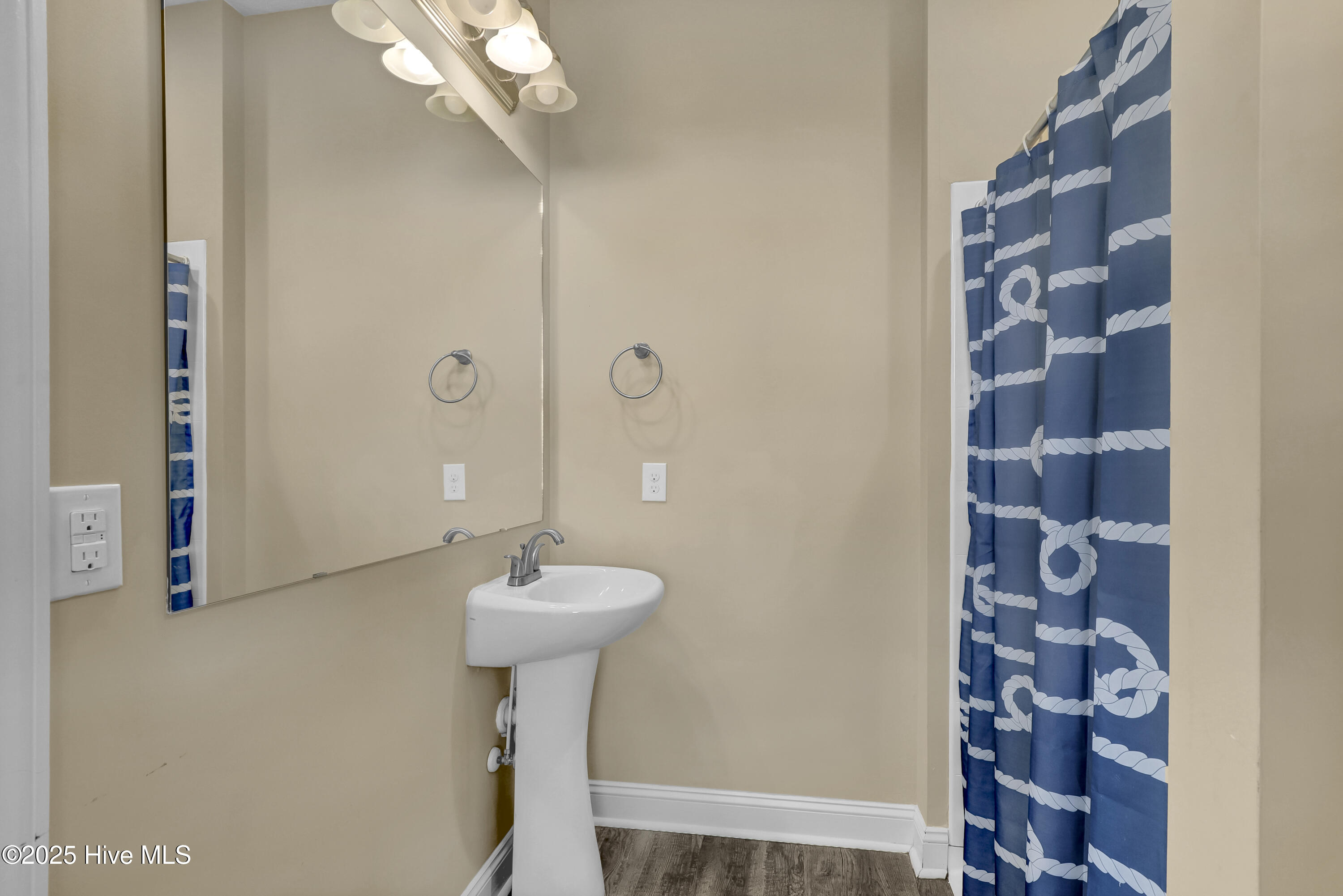 100523798 | Photo 16