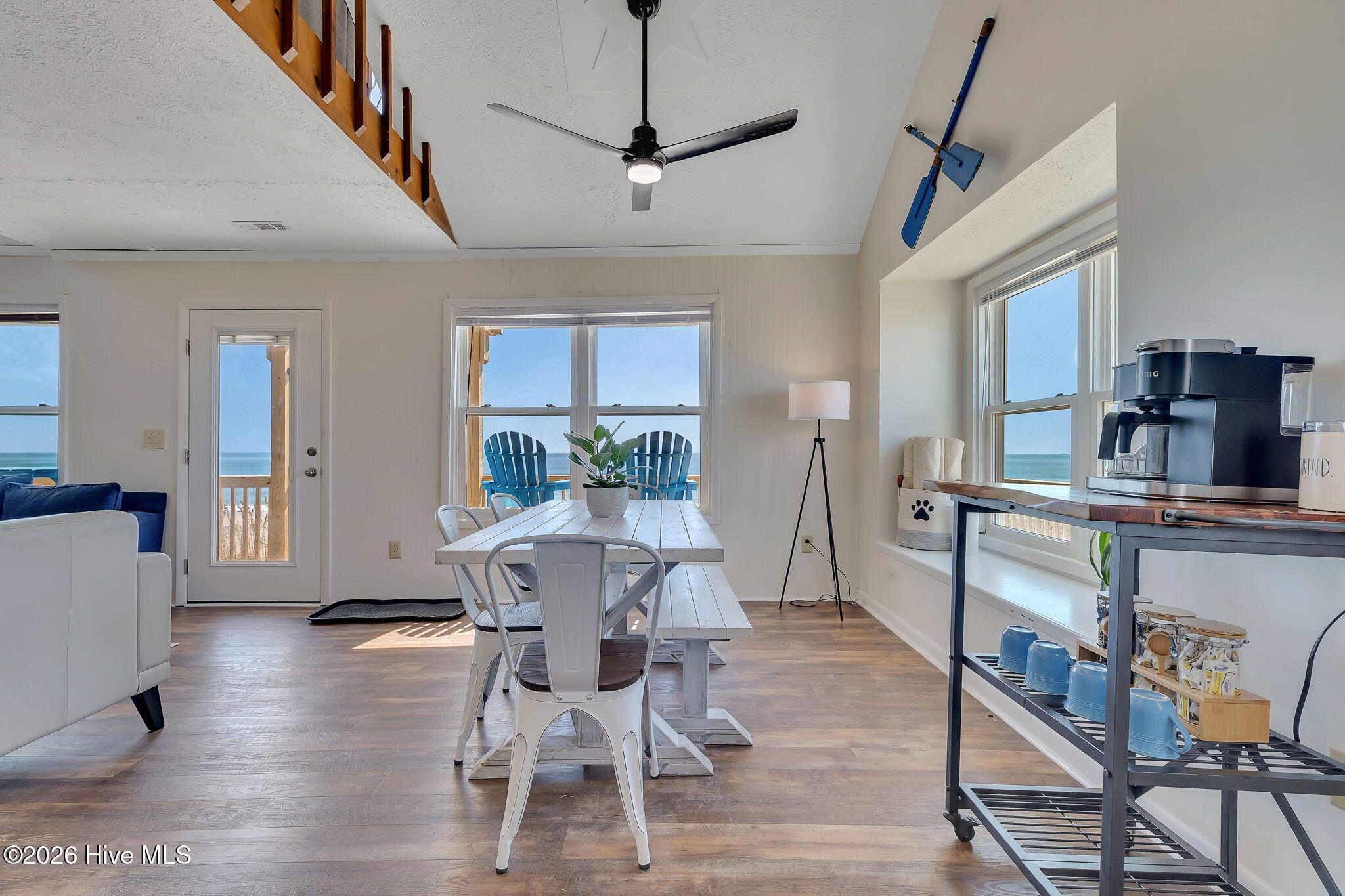 100548009 | Photo 13