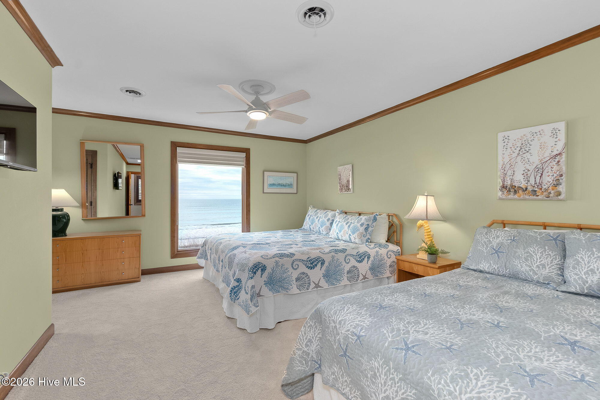 with en suite and ocean views from windows