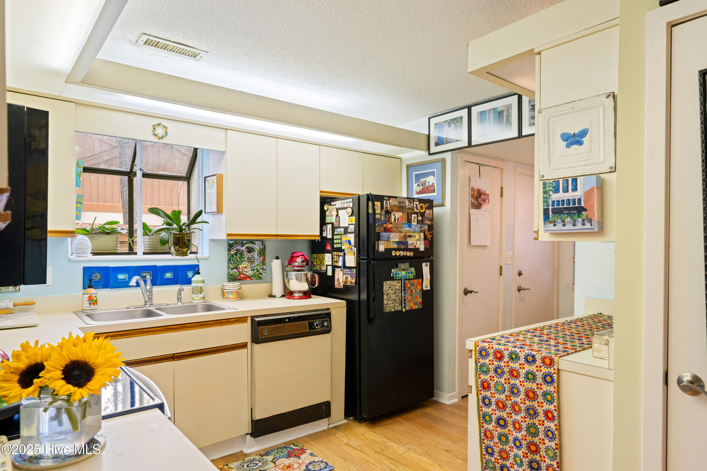 100543776 | Photo 25