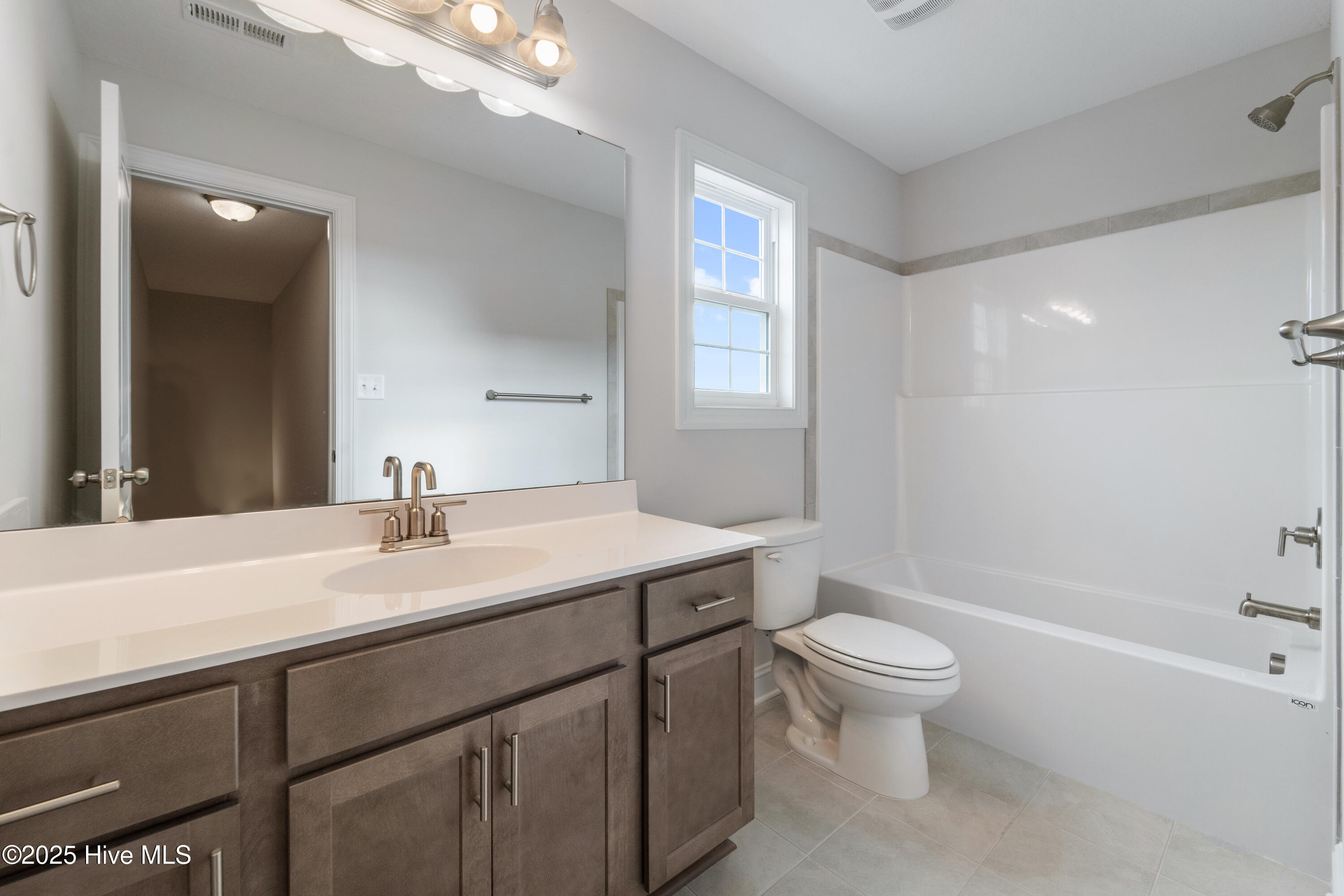 100519002 | Photo 22