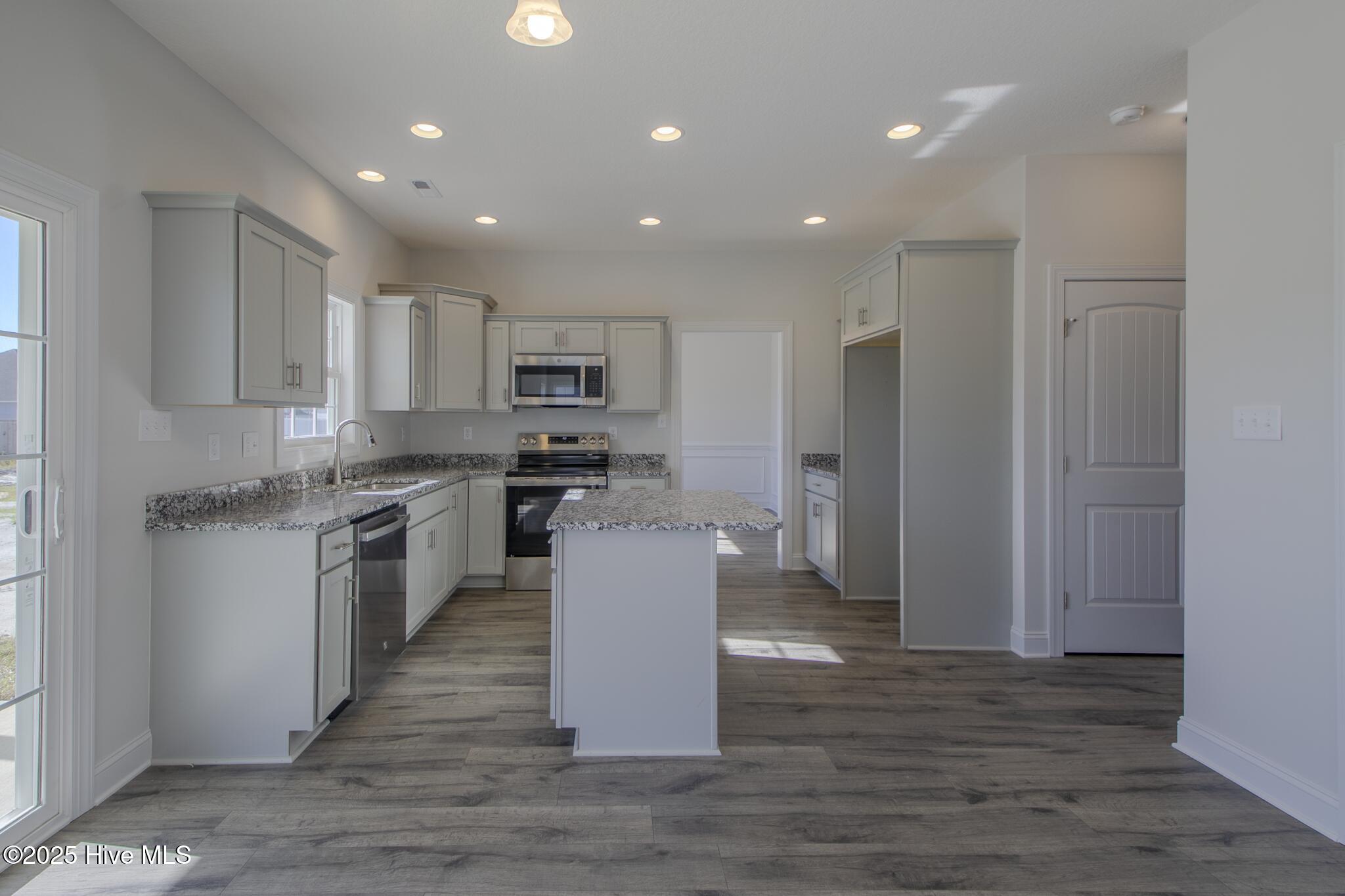 100504962 | Photo 10