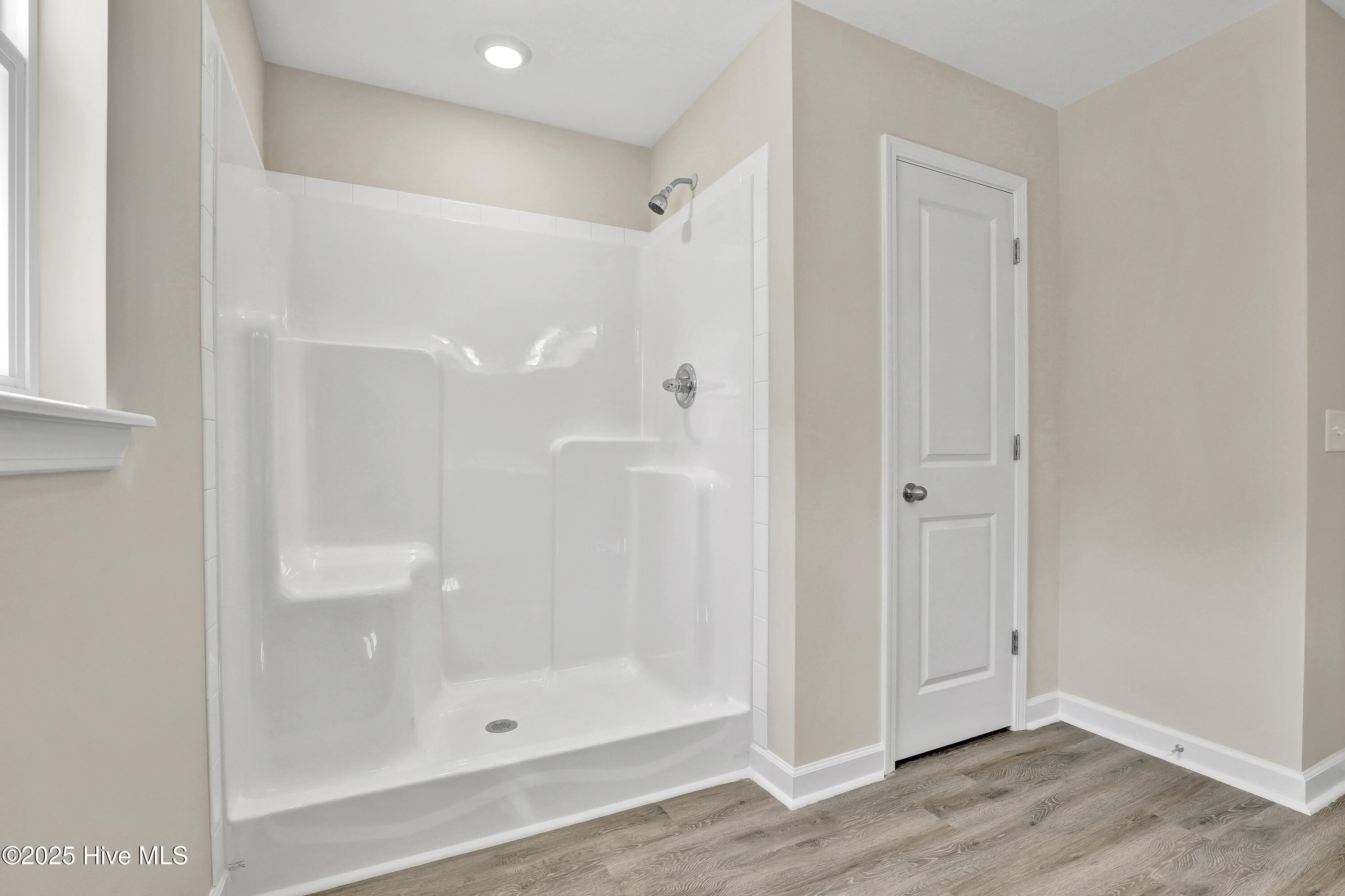 100488784 | Photo 28