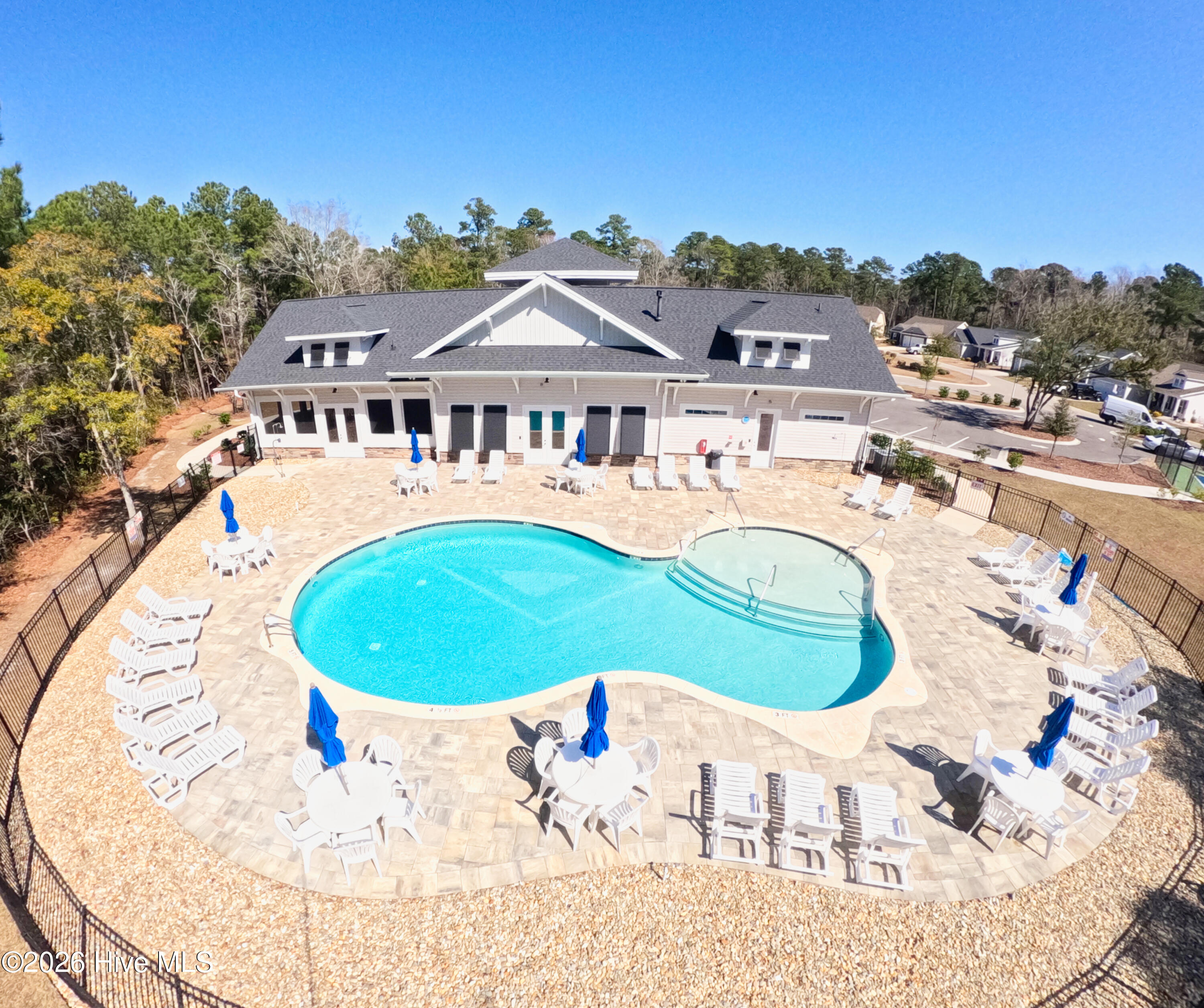 100559386 | Photo 55