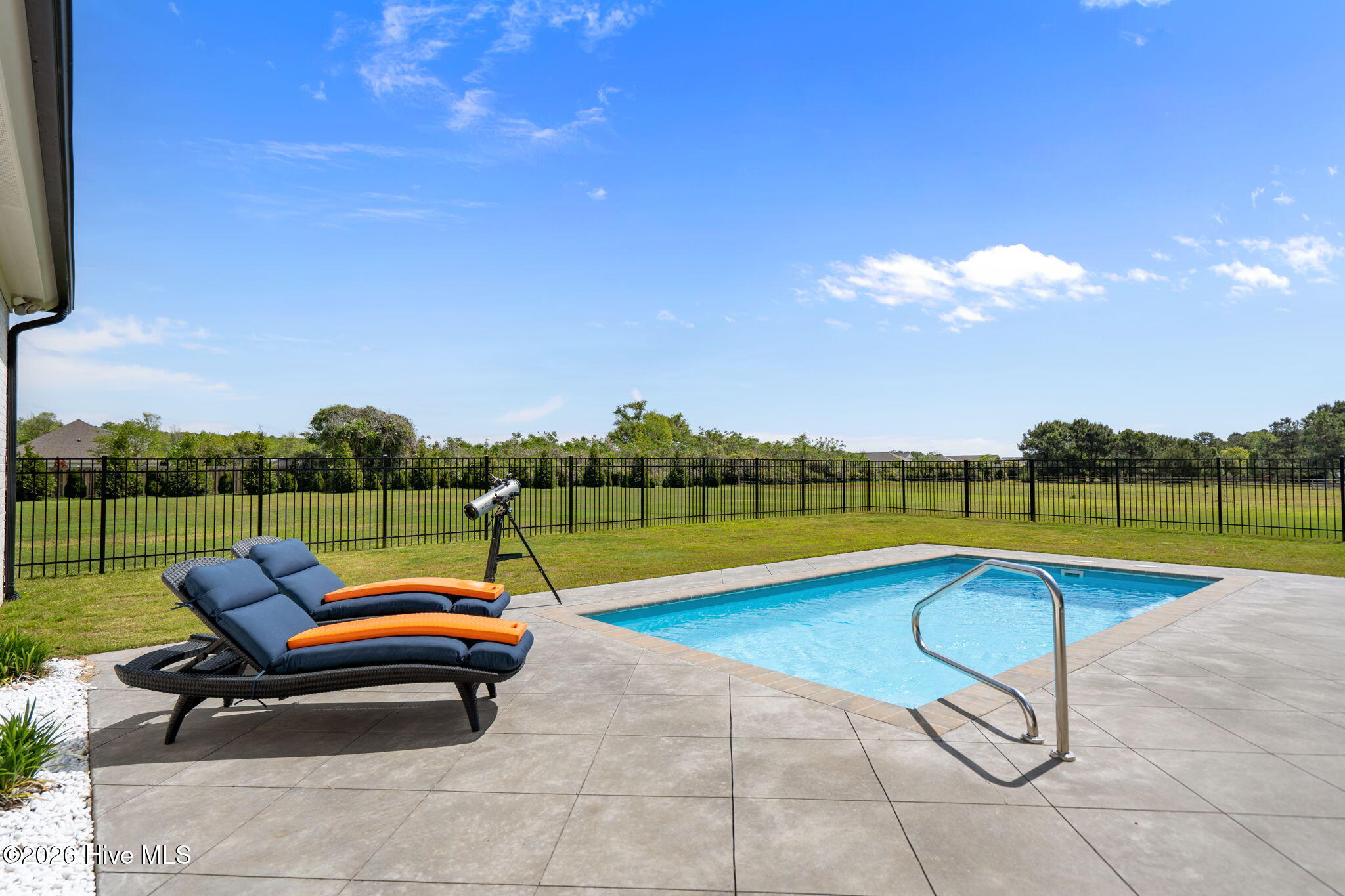 100566934 | Photo 65