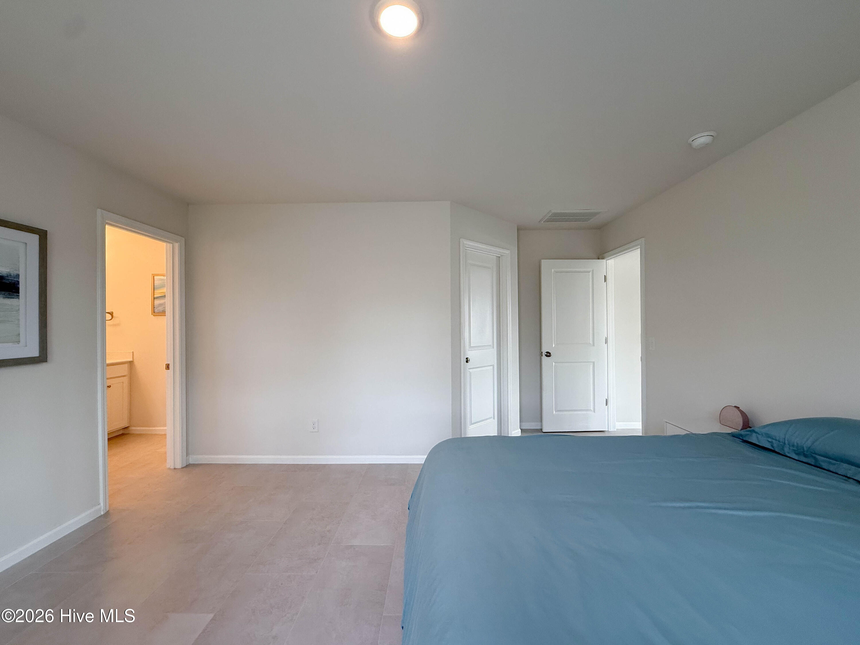 100548876 | Photo 23