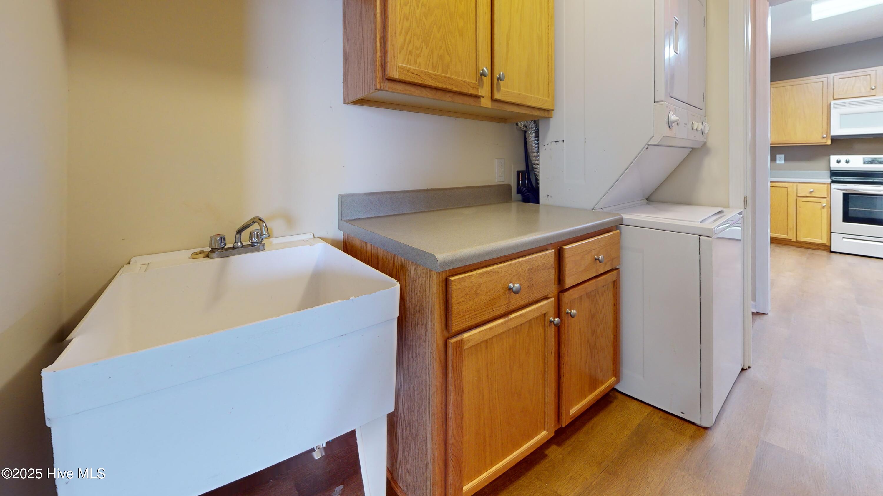 2104 Colony Plaza, Jacksonville, NC 28546 – photo 16: Laundry (2)