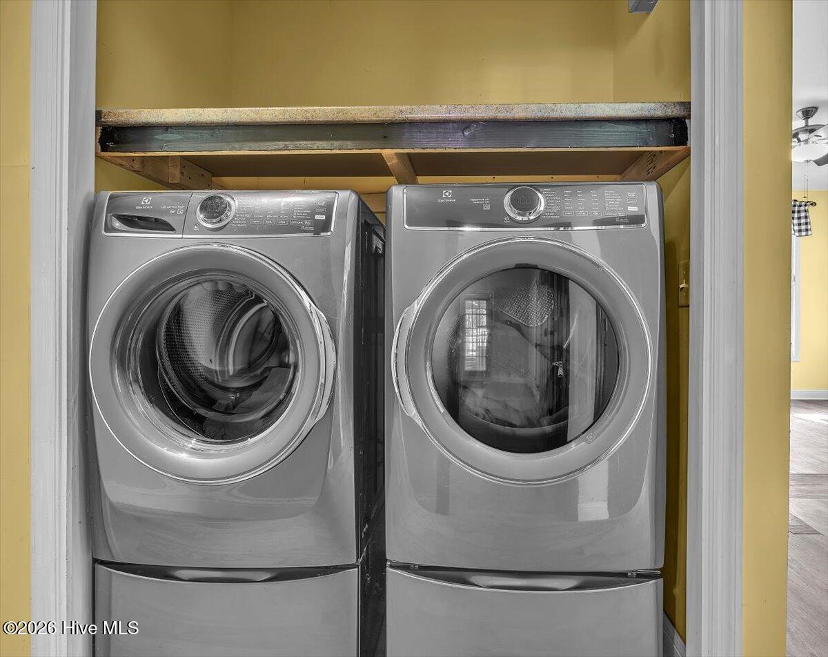 100561788 | Photo 45