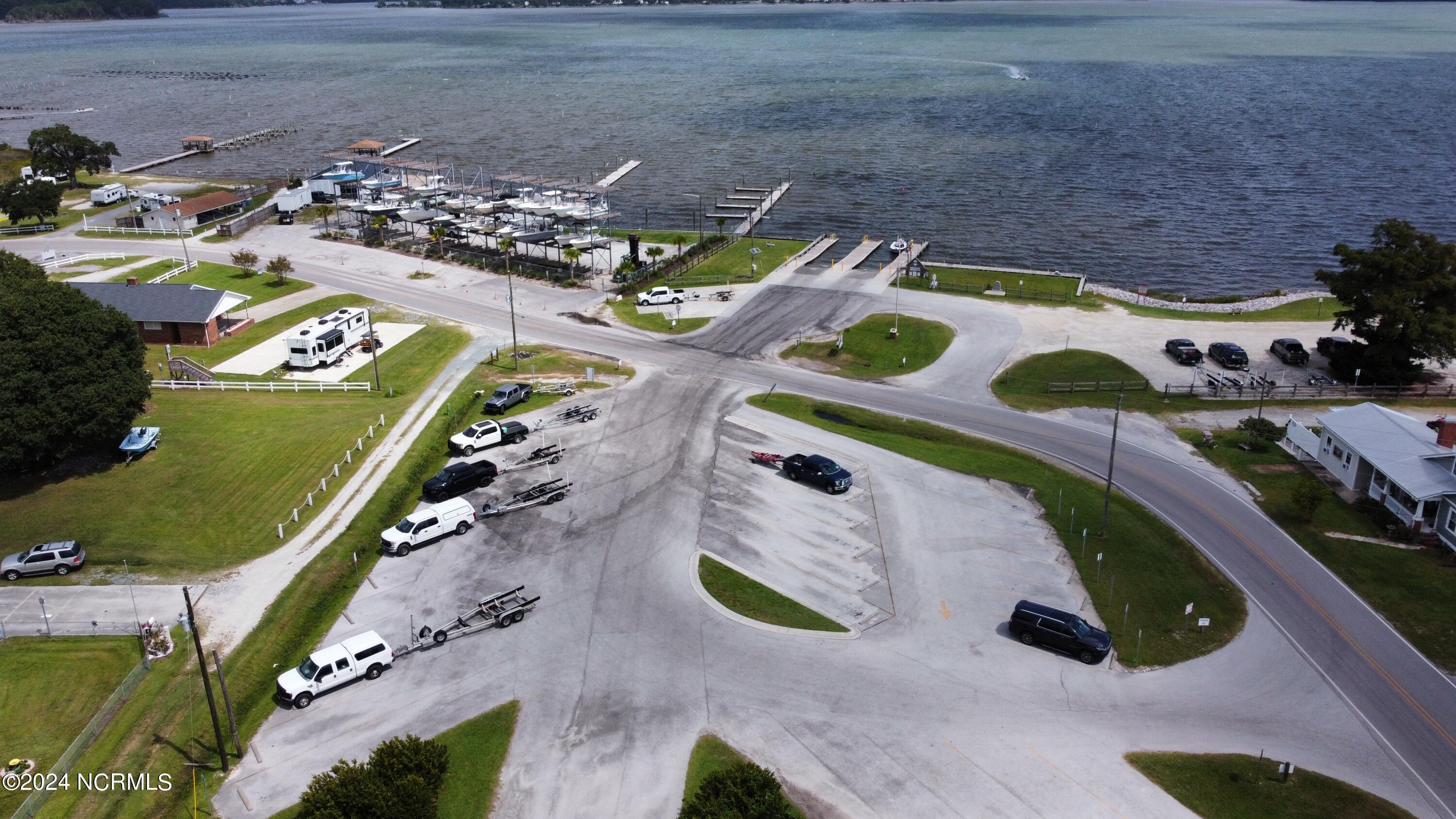 100469557 | Photo 33