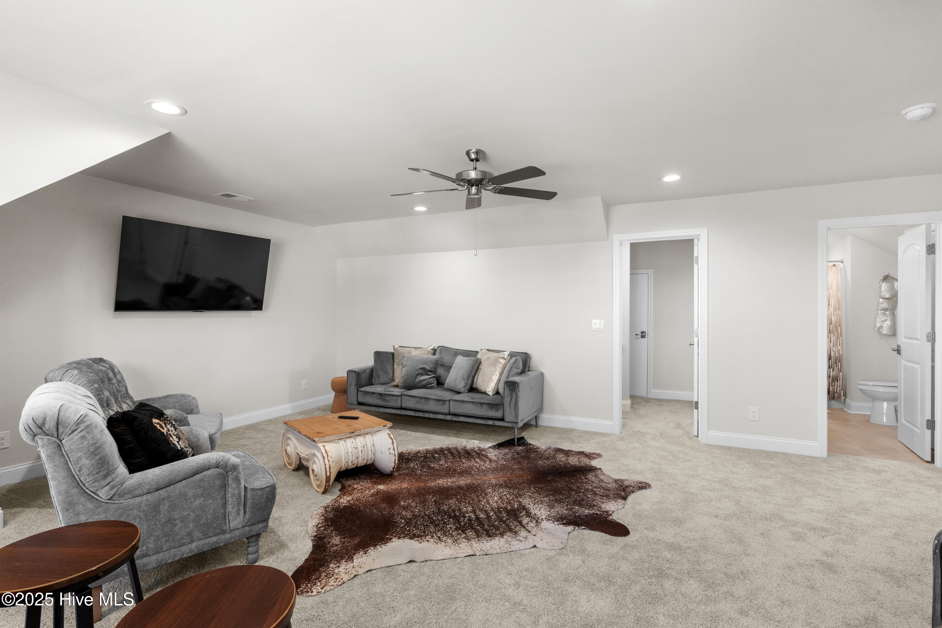 100496810 | Photo 42