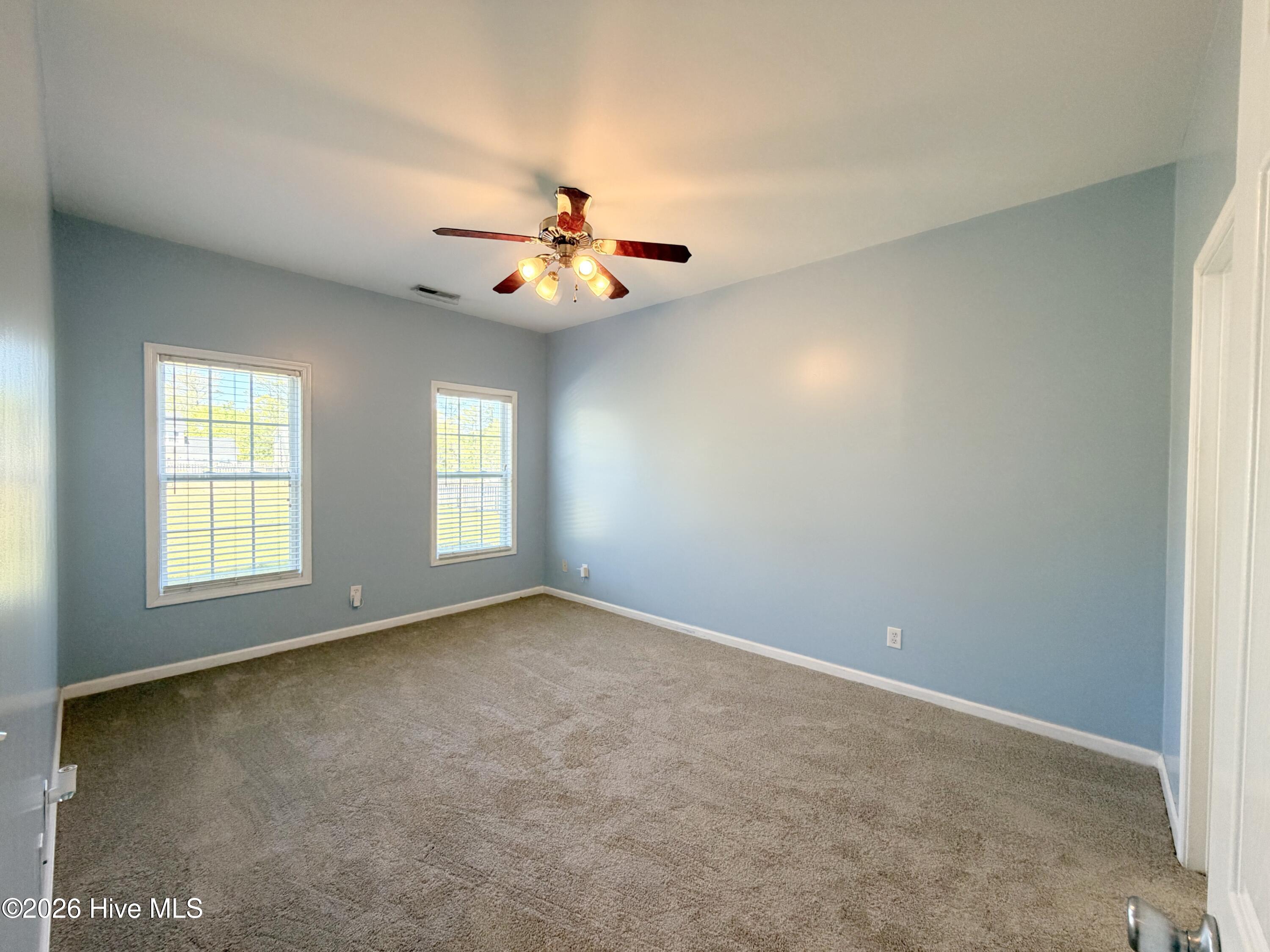 100547389 | Photo 21