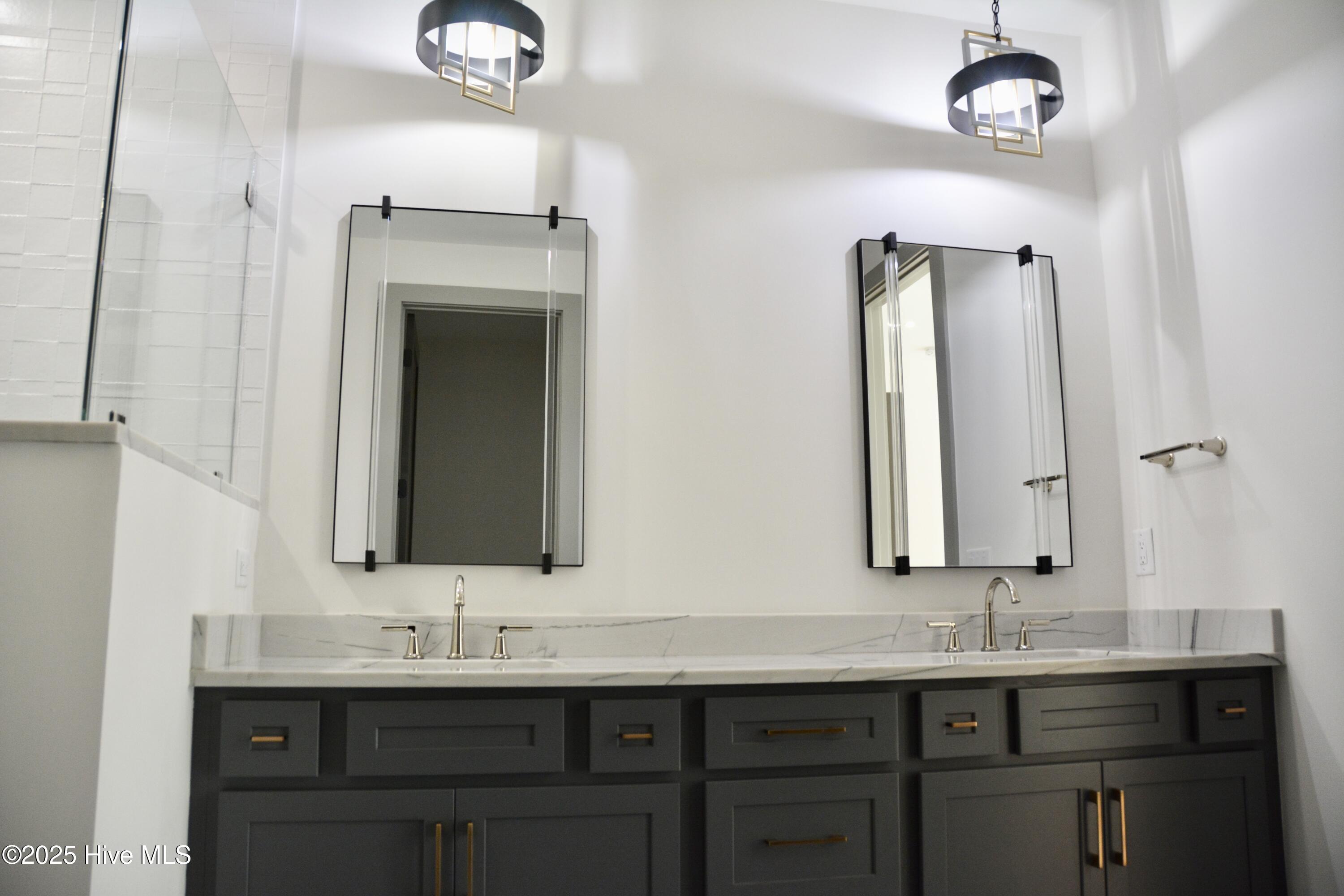 100508502 | Photo 43