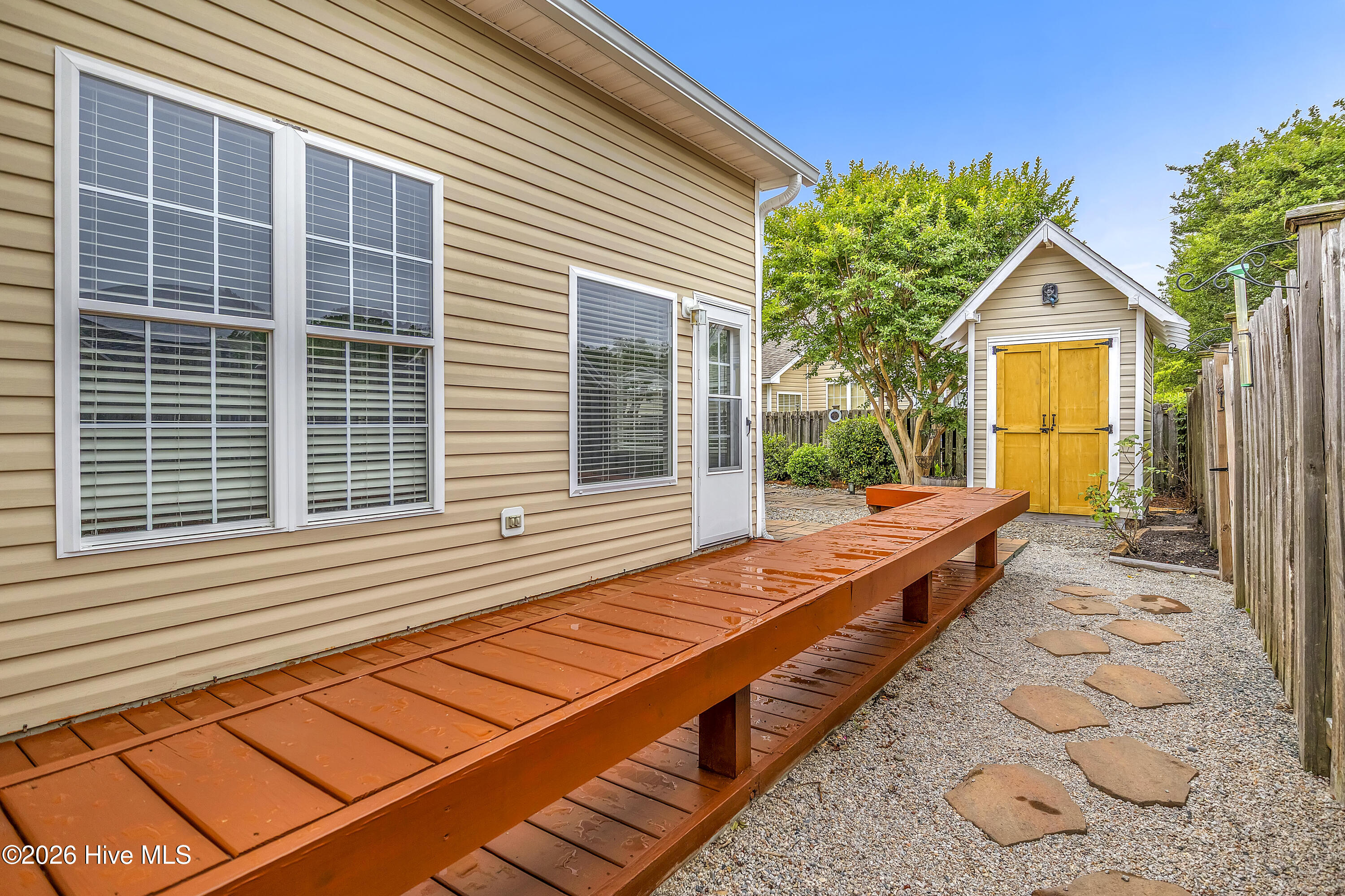 100560677 | Photo 37