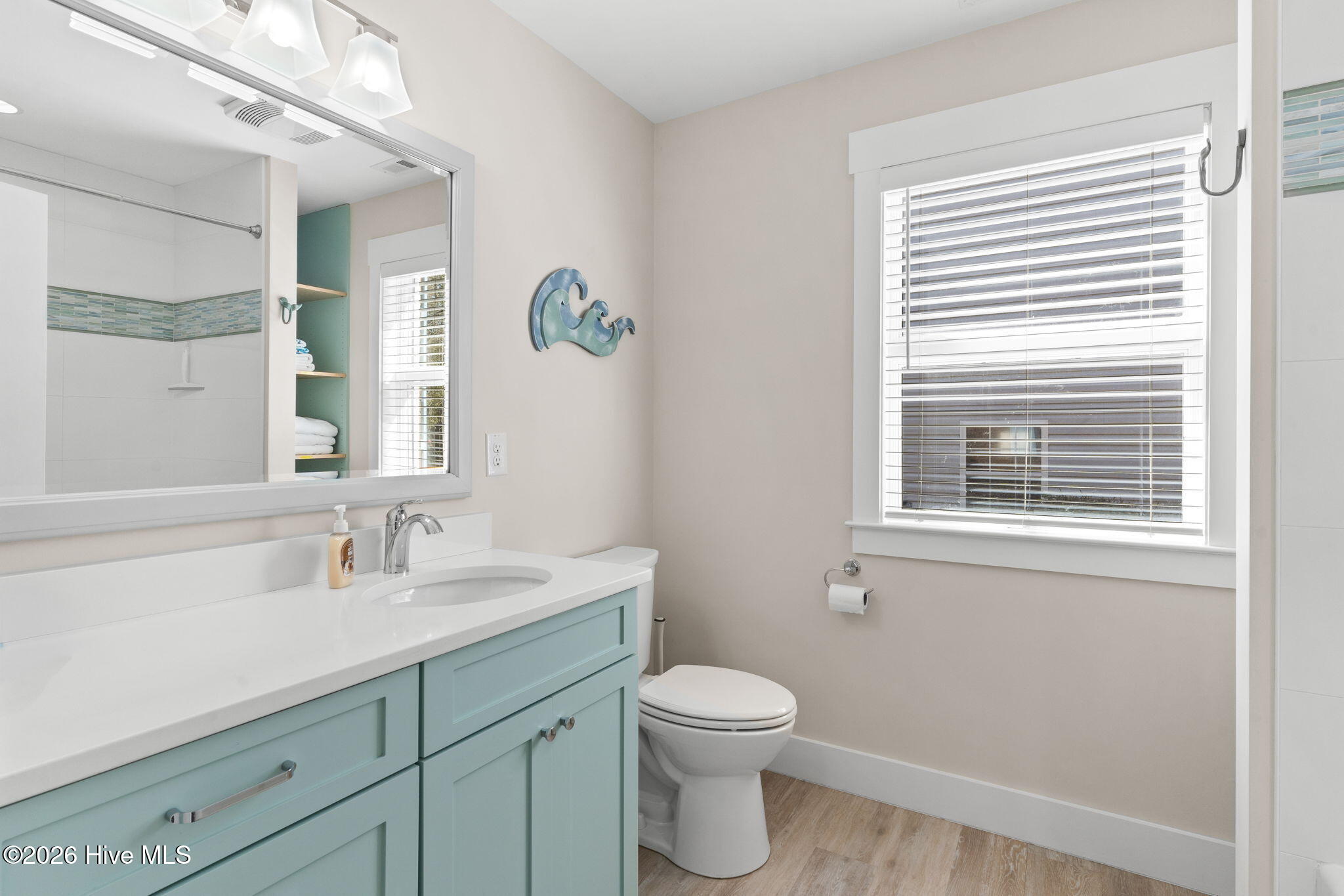 100562646 | Photo 24